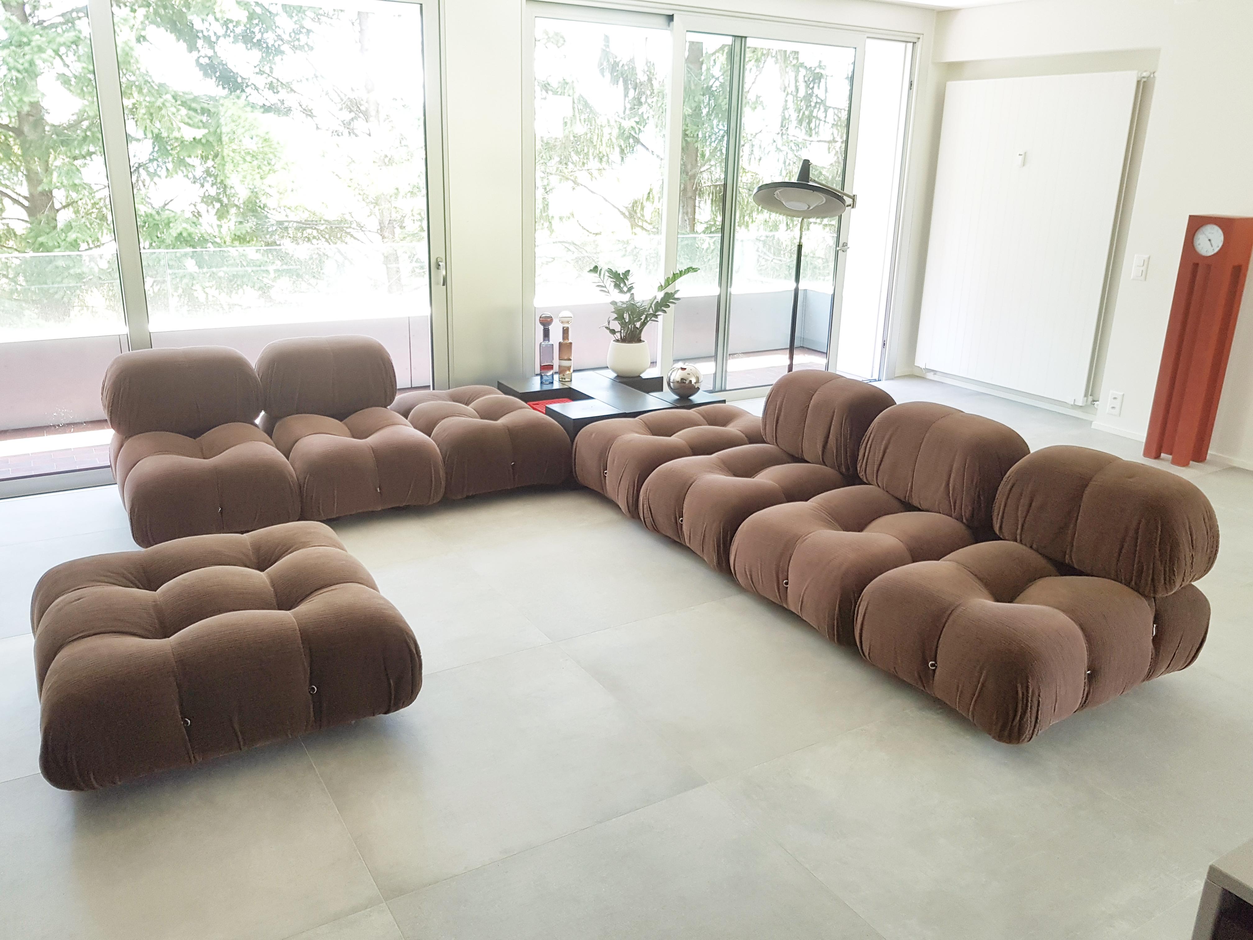 Set of modular armchairs and poufs in brown corduroy, mod. Camaleonda designed by Mario Bellini for C&B Italia in 1970.

The set consists of 8 elements:
- 5 armchairs (cm 71H x 65W x 96D)
- 2 poufs (cm 37H x 65W x 96D)
- 1 large pouf (cm 37H x