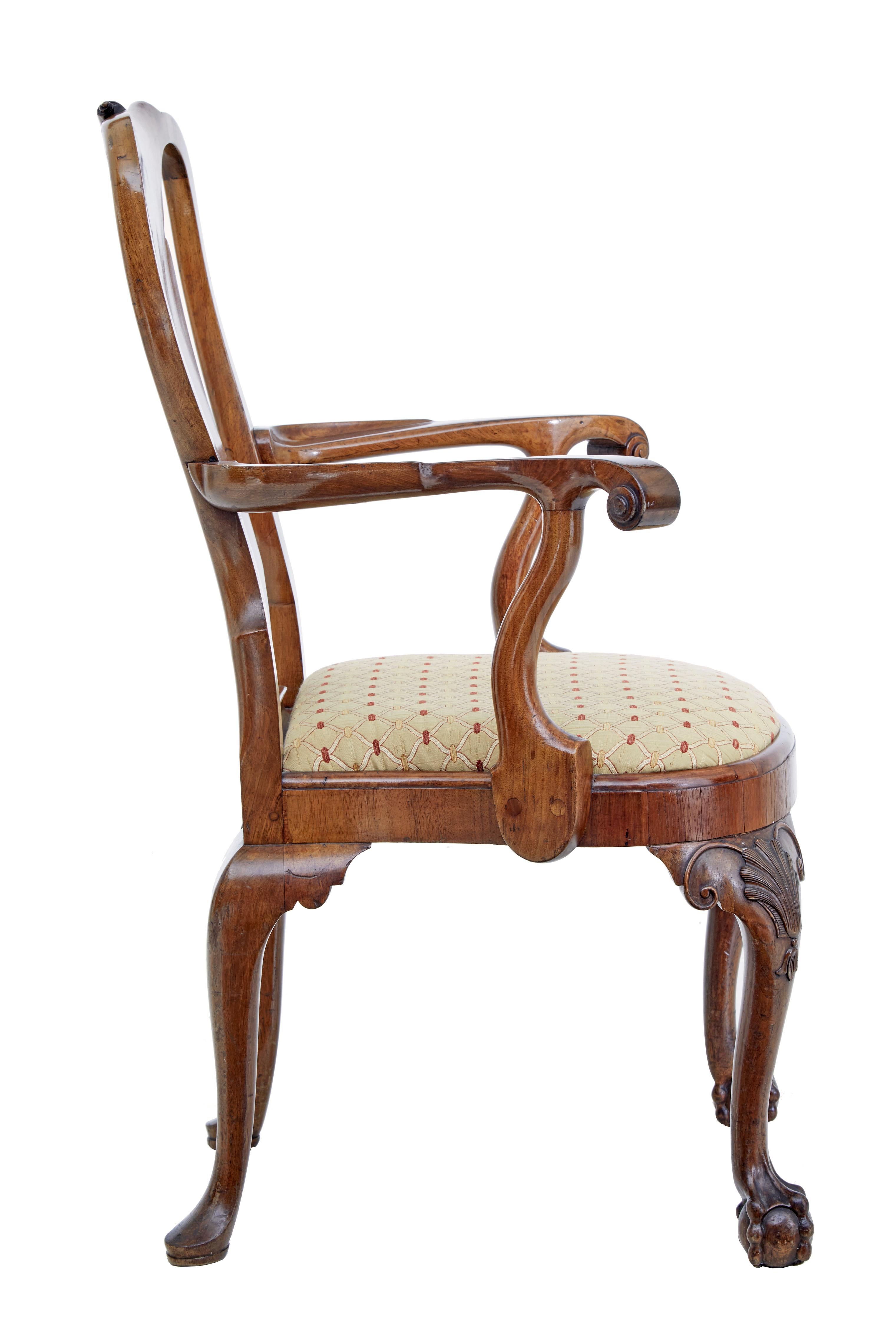 Set aus 8 geschnitzten Esszimmerstühlen aus Nussbaumholz im Queen Anne-Stil von Spillman & Co im Zustand „Gut“ im Angebot in Debenham, Suffolk