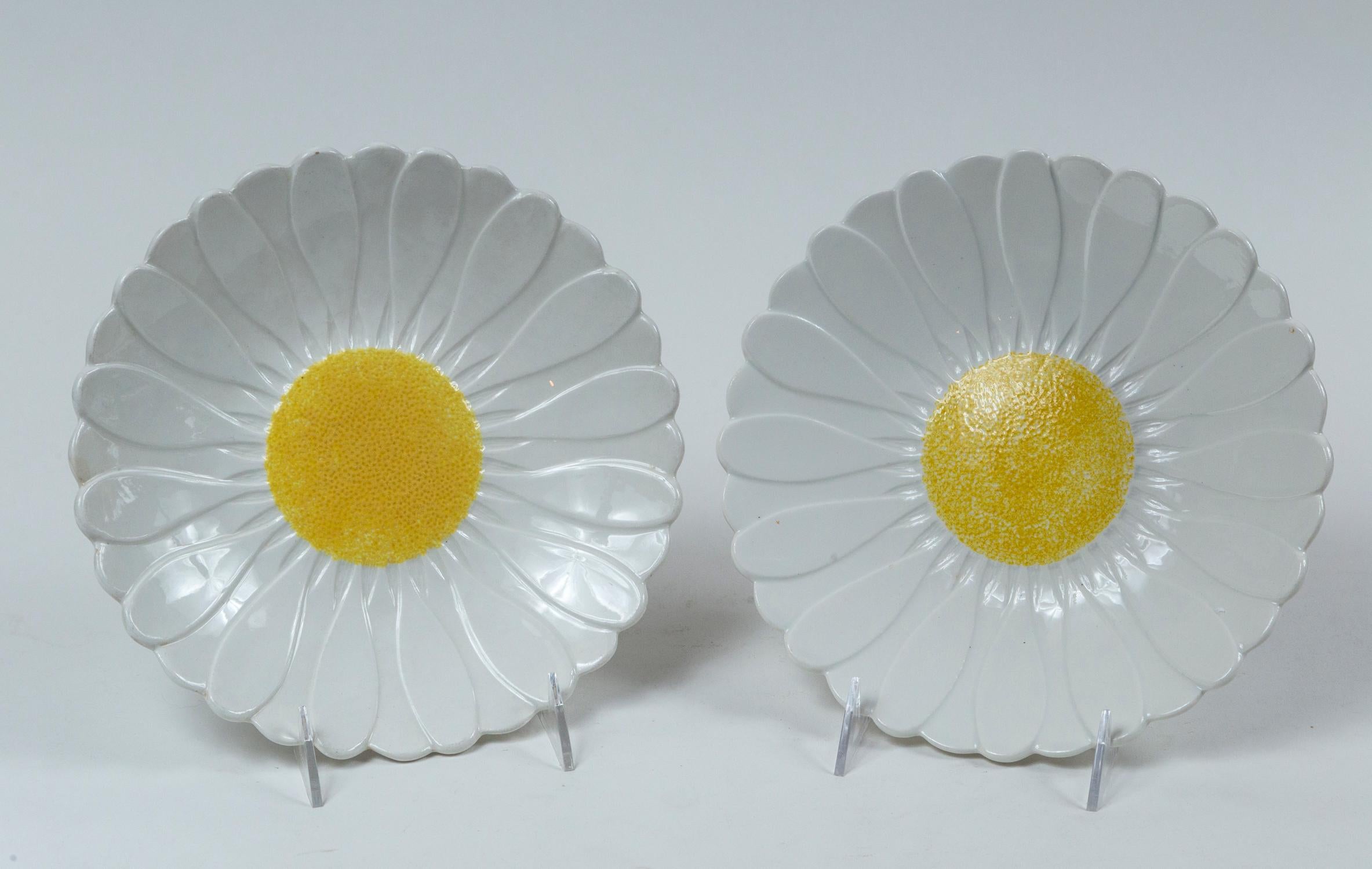 French Set of 8 Ceramic Daisy Plates, Gien, France, circa 1950's