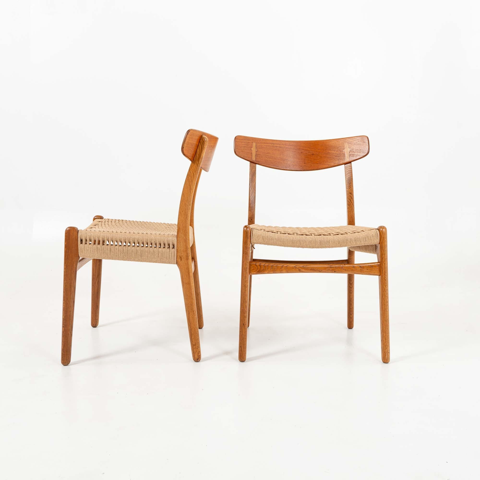 Set di 8 sedie CH23 di Hans Wegner per Carl Hansen & Son in Oak e Teak In condizioni buone in vendita a Seattle, WA
