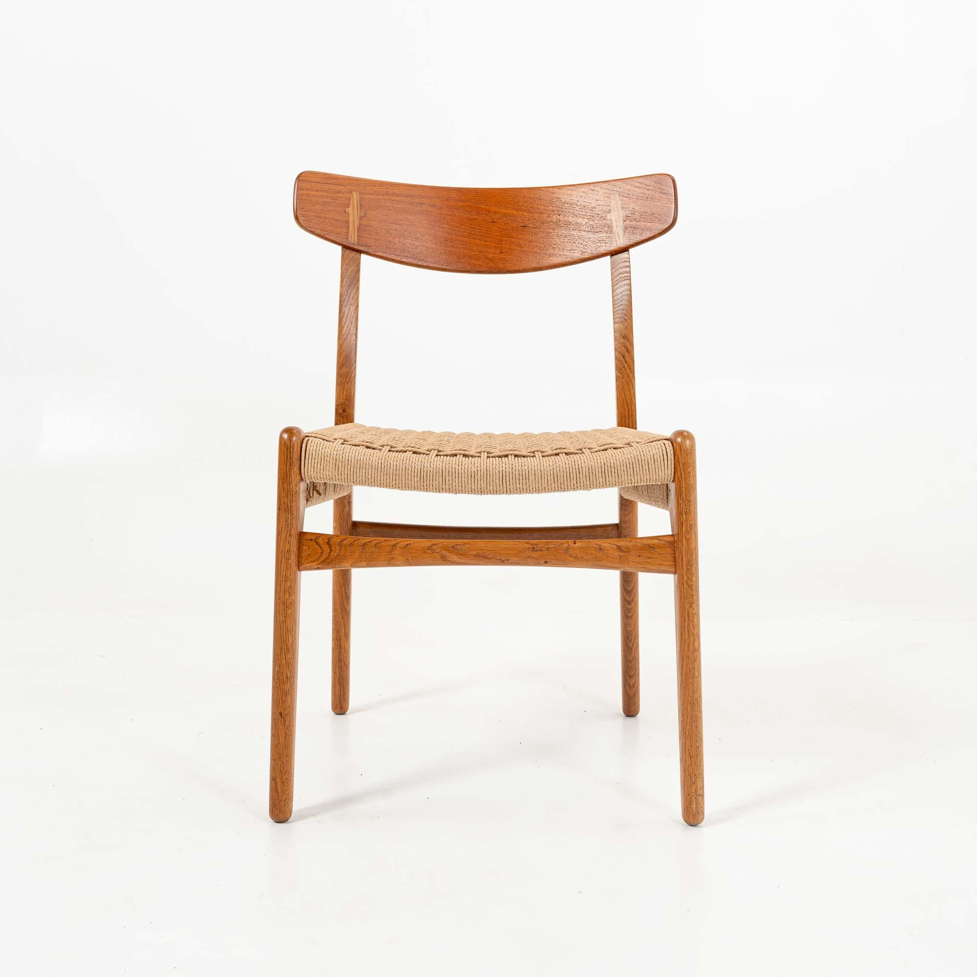 Metà XX secolo Set di 8 sedie CH23 di Hans Wegner per Carl Hansen & Son in Oak e Teak in vendita
