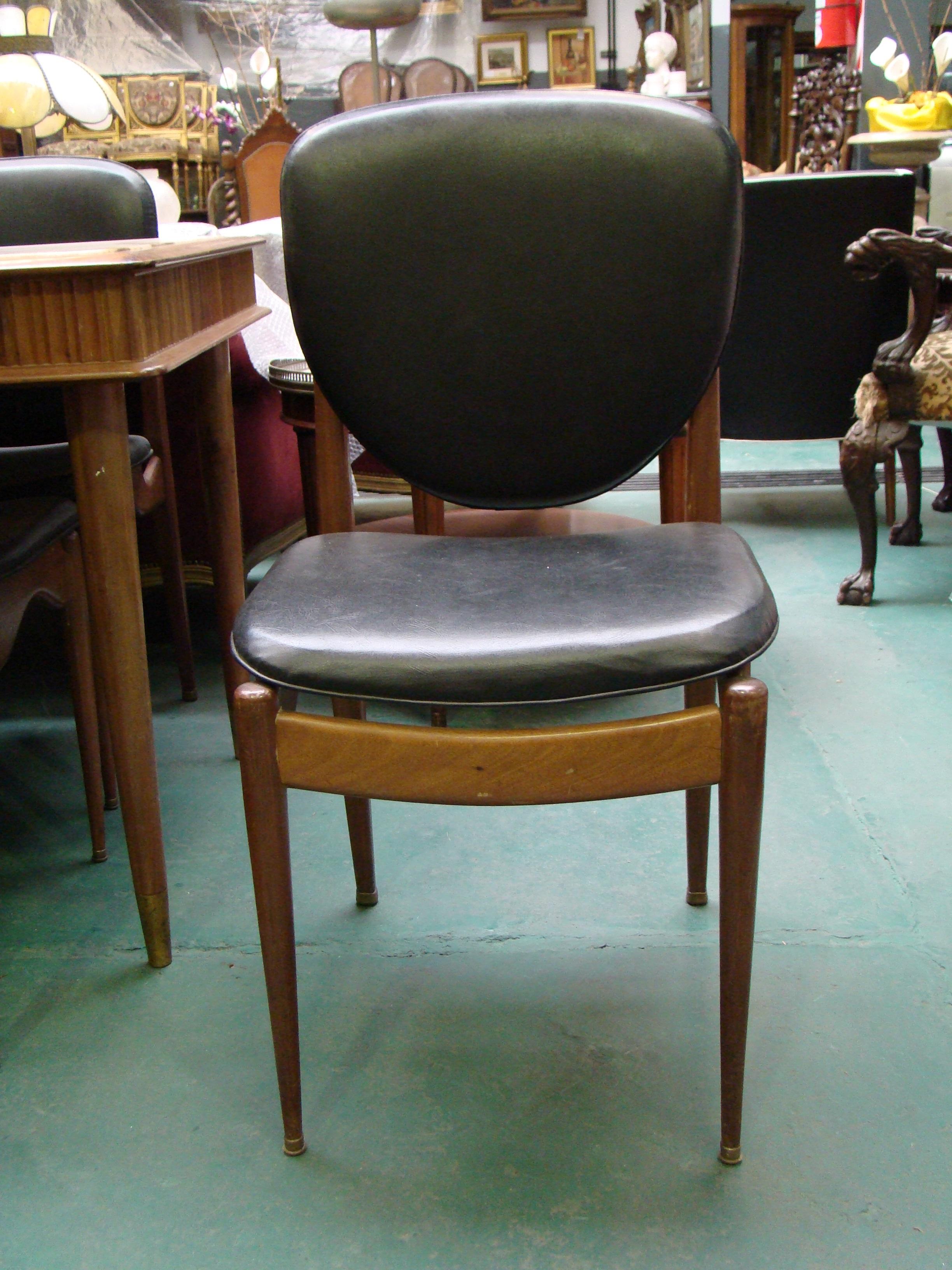 Mid-Century Modern Set of 8 Chairs 50° in Leather and Wood, Danish For Sale