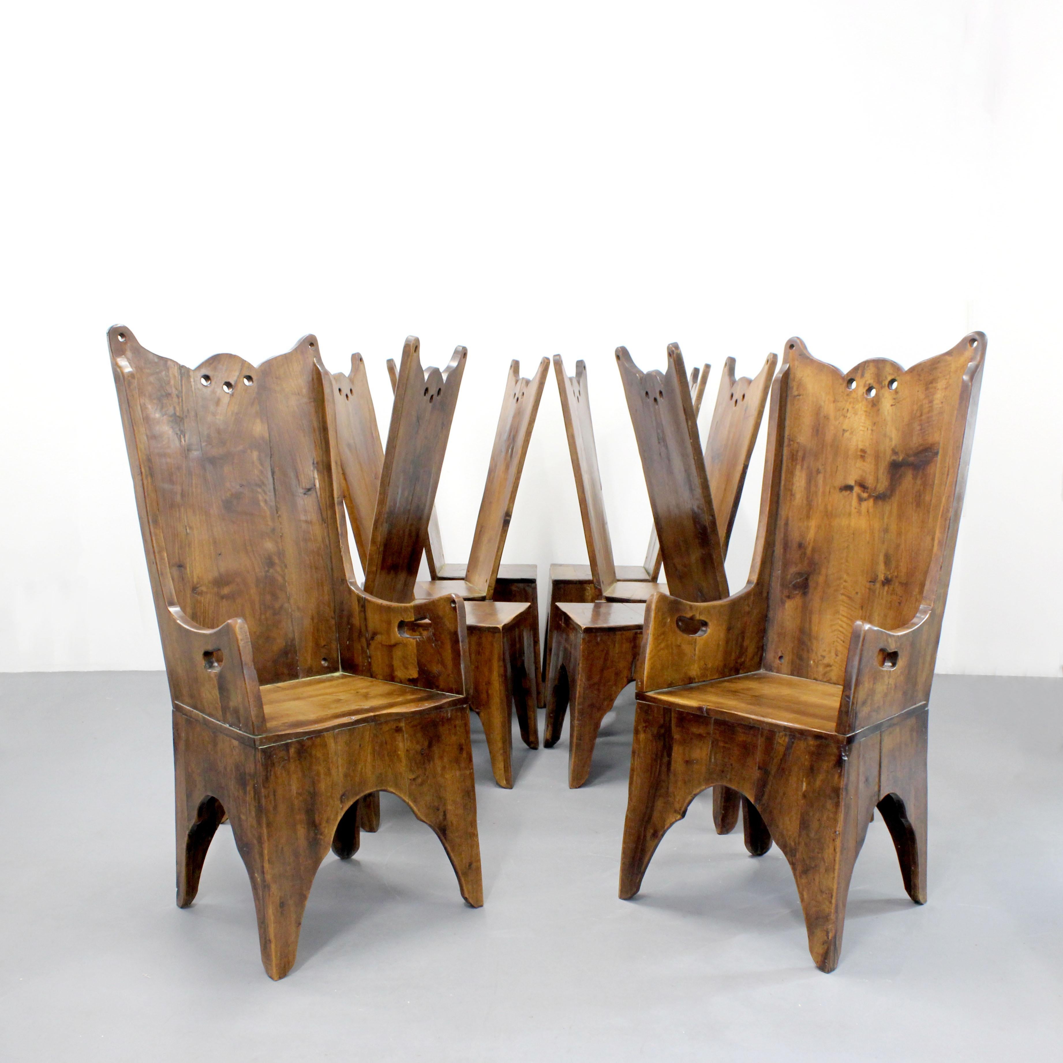 Set of 8 chairs and 2 armchairs in chestnut wood - Arts & Crafts to Art Nouveau - c. 1900

chair: 125 x 43x 43 cm
armchair: 125 x 55 x 43 cm