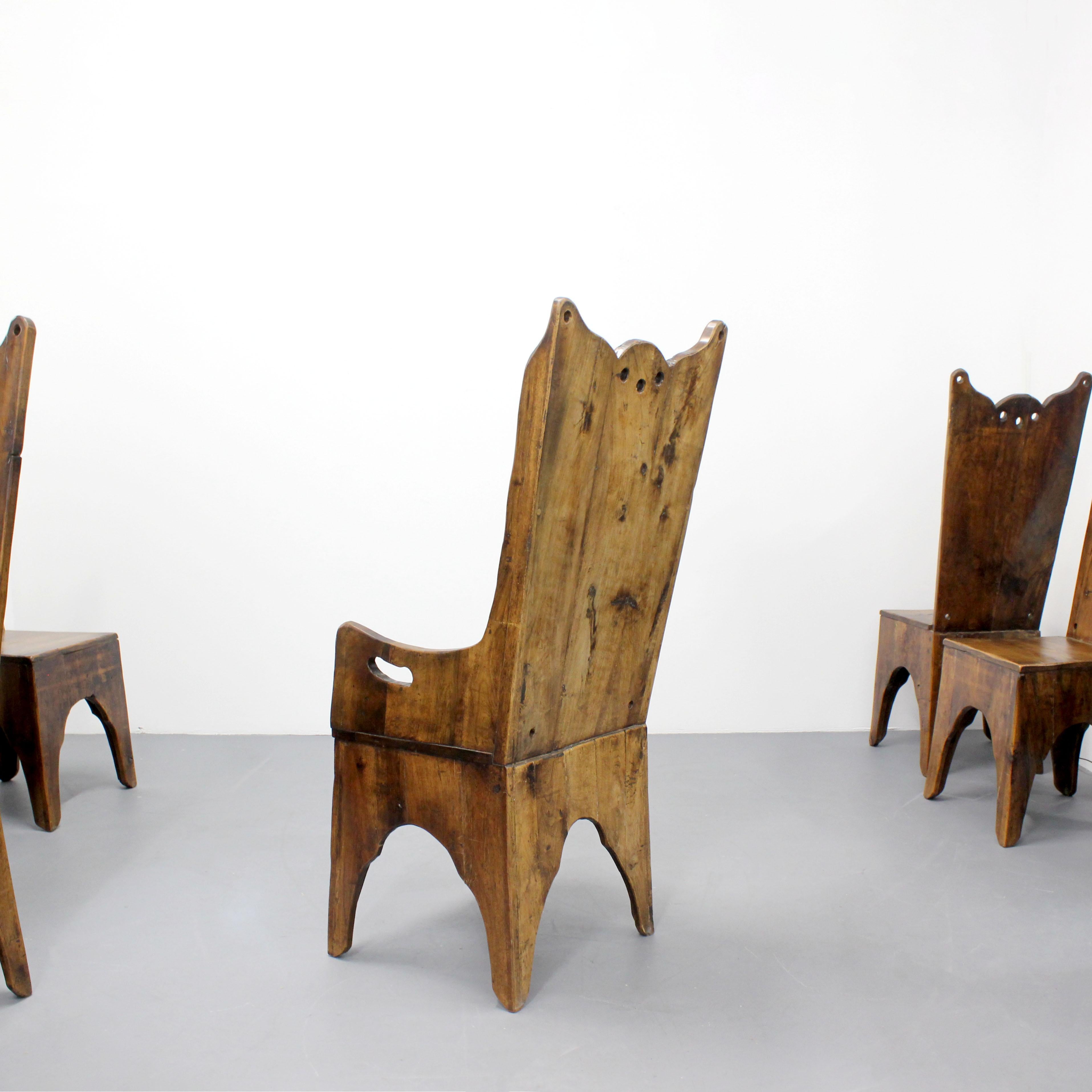Européen Set of 8 chairs and 2 armchairs in chestnut wood - Arts & Crafts to Art Nouveau en vente