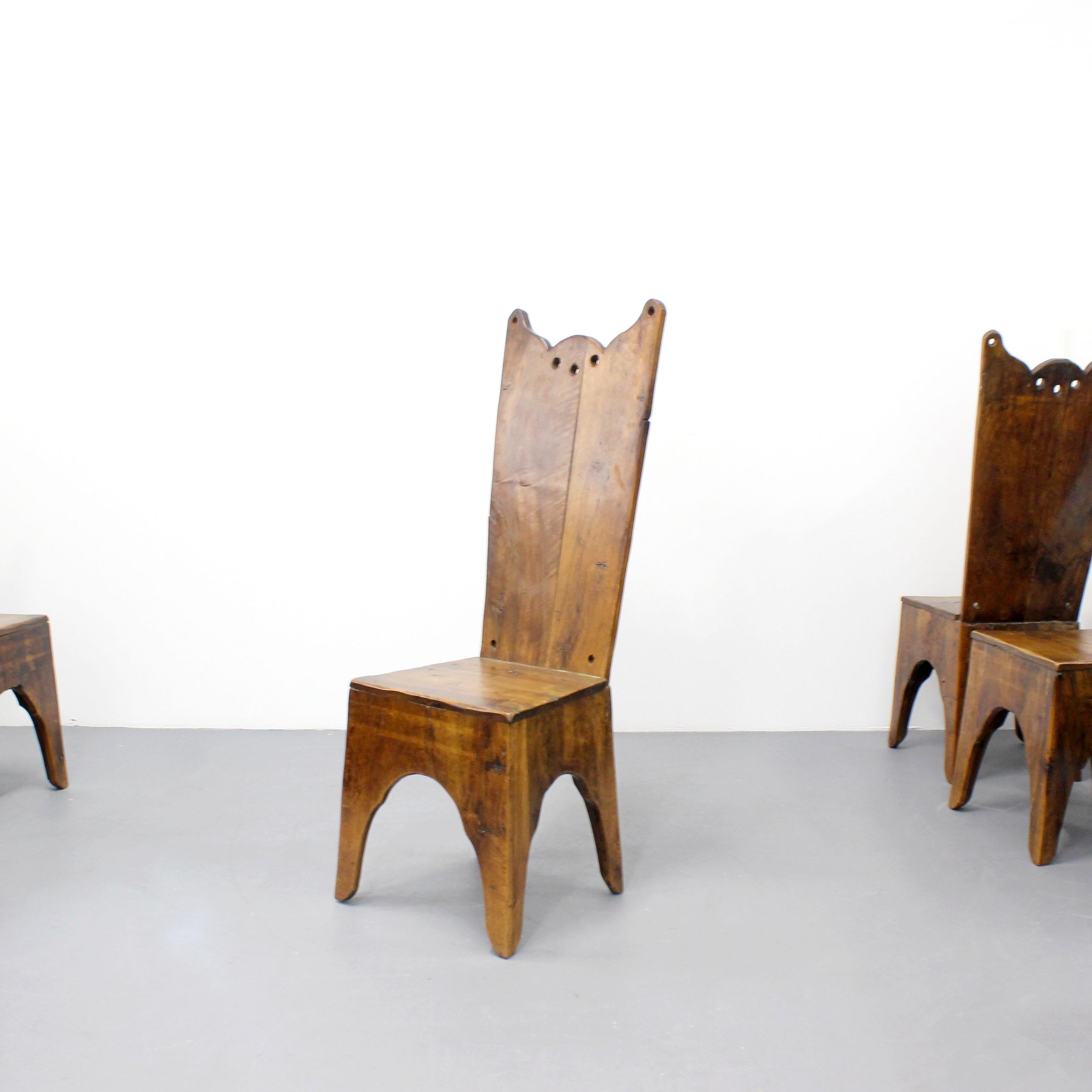 Set of 8 chairs and 2 armchairs in chestnut wood - Arts & Crafts to Art Nouveau Bon état - En vente à Madrid, España
