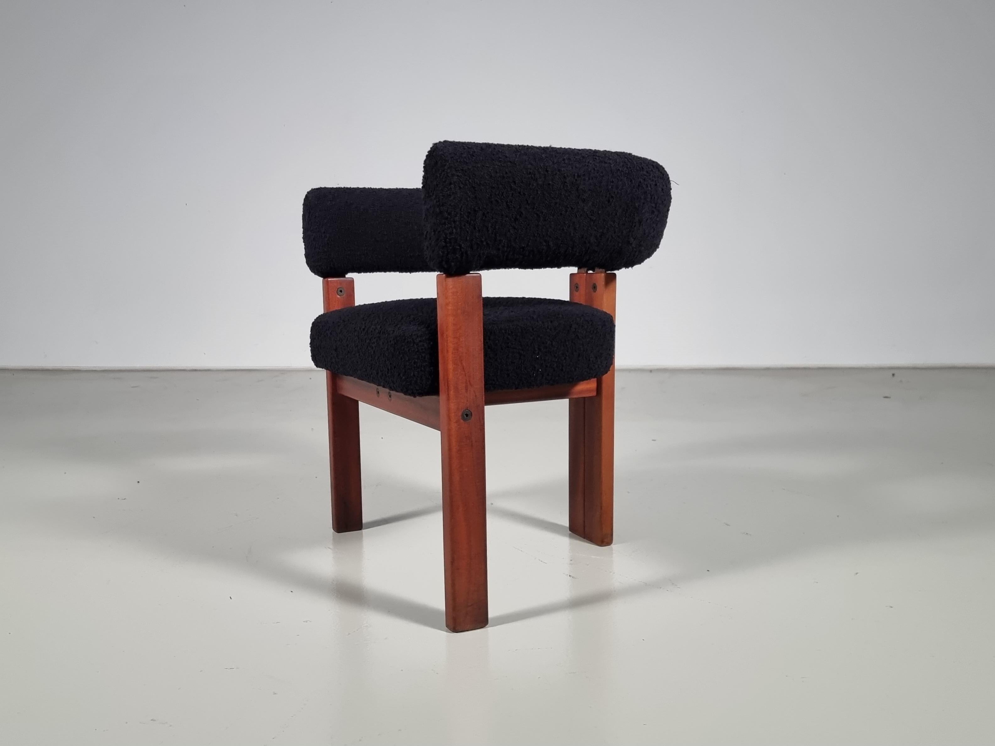 Milieu du XXe siècle Ensemble de 8 chaises en teck et bouclette noire d'Ettore Sottsass pour Poltronova, 1960 en vente