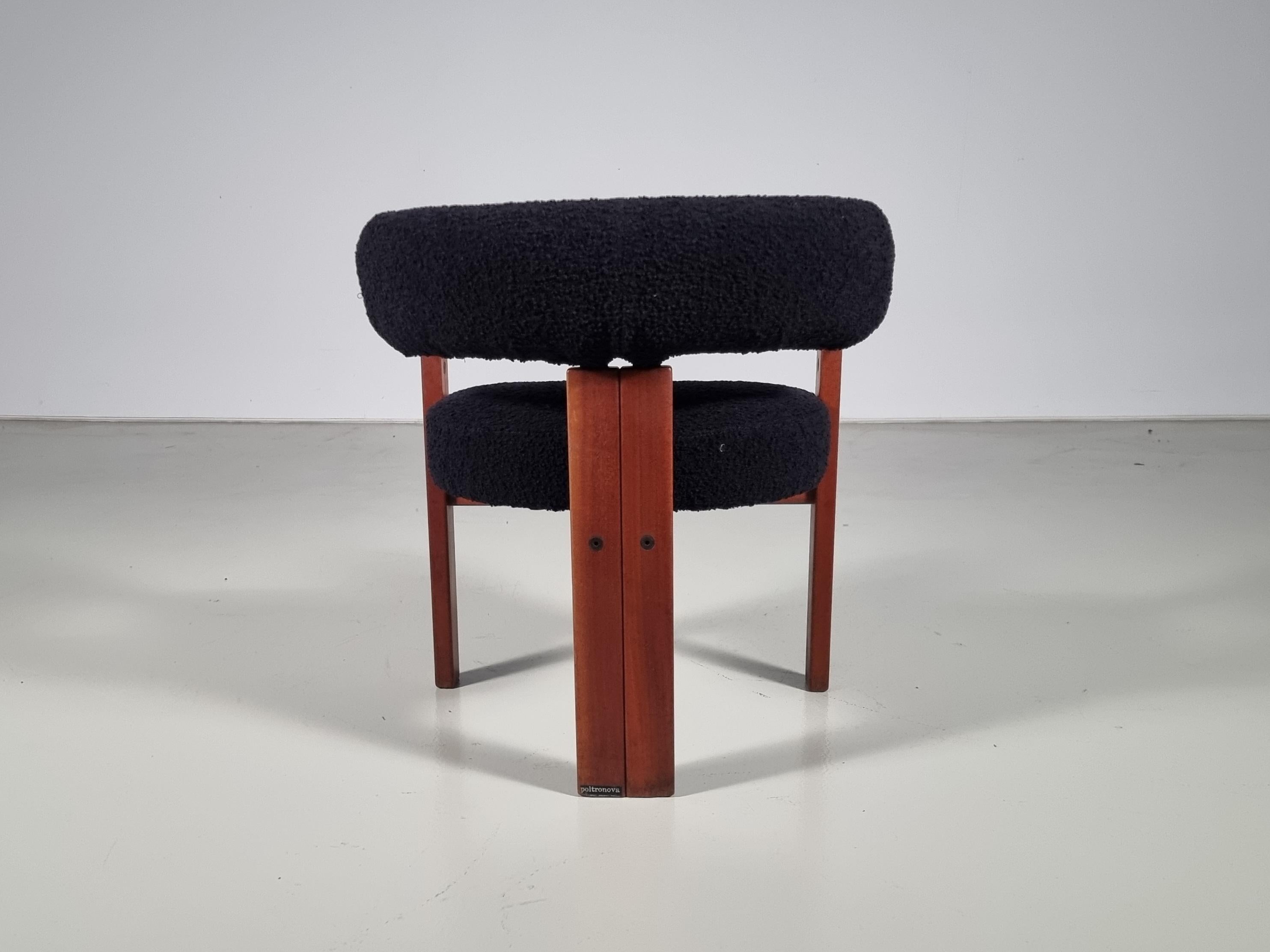 Bouclé Set of 8 Chairs in teak and black boucle by Ettore Sottsass for Poltronova, 1960 For Sale