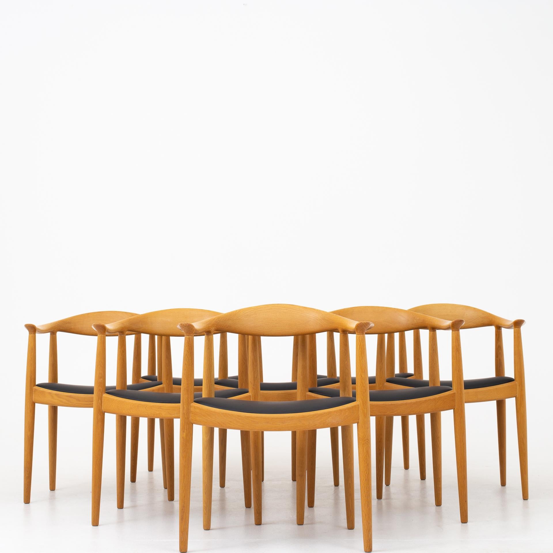 Set of 8 Chairs by Hans J. Wegner 3