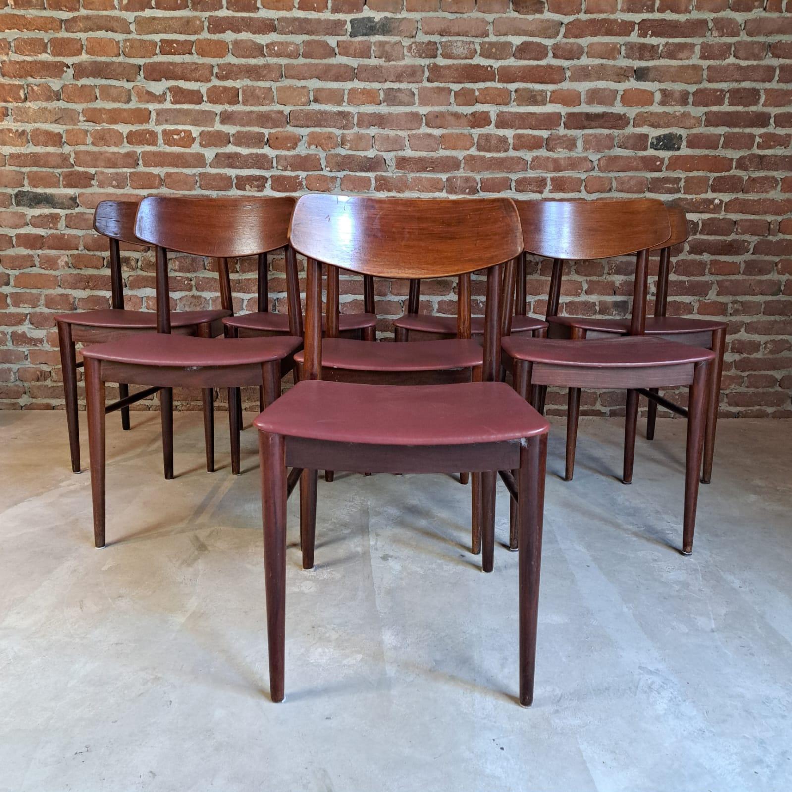 Ensemble de 8 chaises en brun, Danemark, 1960

Informations complémentaires :
Pays de fabrication - Danemark
Période de conception - 1960
Période de production - 1960
Style - Midcentury / Design/One
Matériau - Bois
Couleur - Marron
Dimensions - H.
