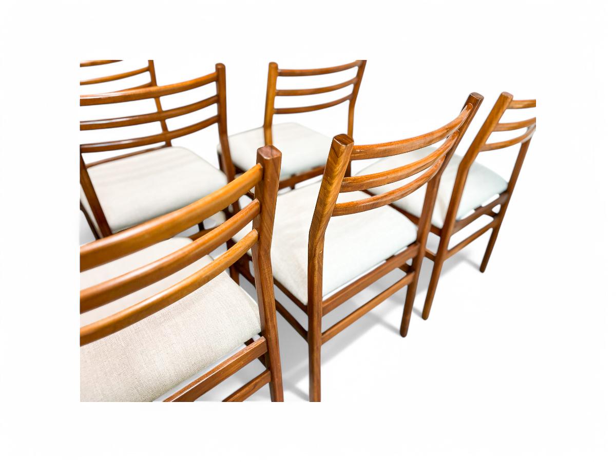 Brésilien Ensemble de 8 chaises en bois et lin de Caviuna, Alexandre Rapoport, Brésil, années 1960 en vente