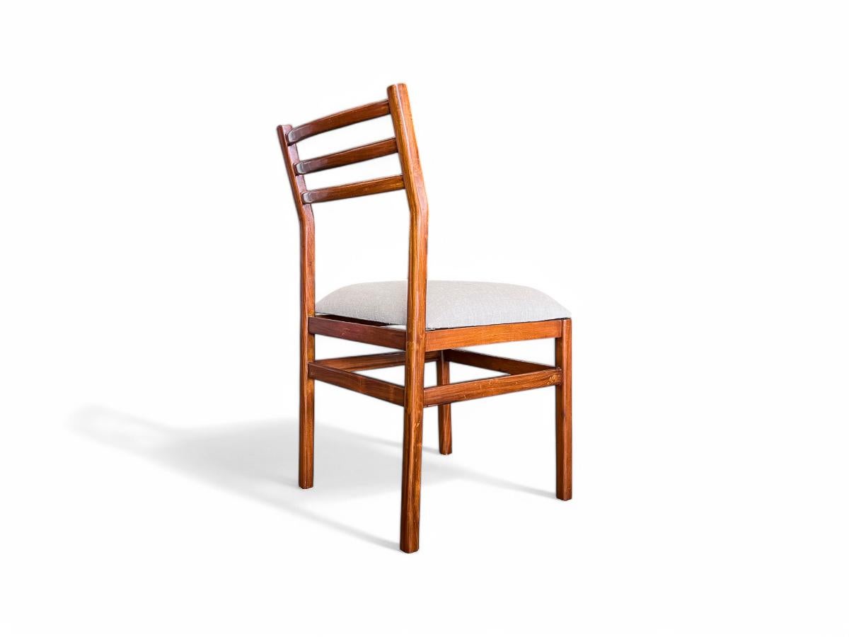 Travail du bois Ensemble de 8 chaises en bois et lin de Caviuna, Alexandre Rapoport, Brésil, années 1960 en vente