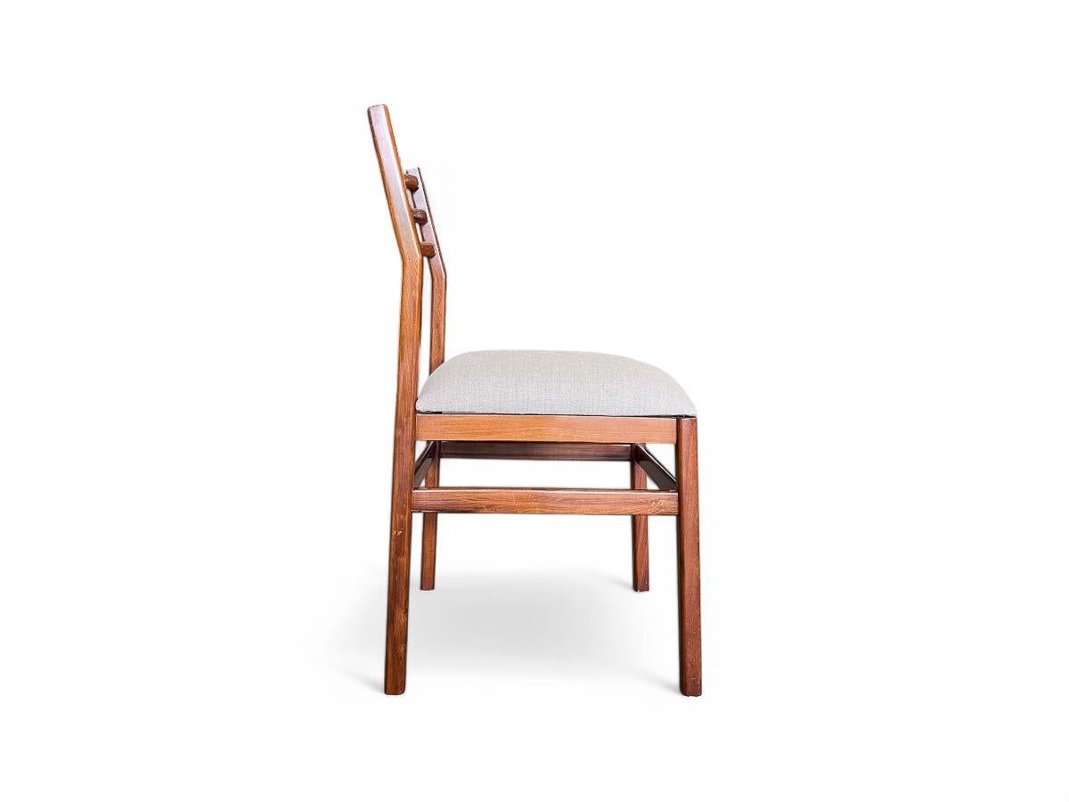 Ensemble de 8 chaises en bois et lin de Caviuna, Alexandre Rapoport, Brésil, années 1960 Bon état - En vente à New York, NY