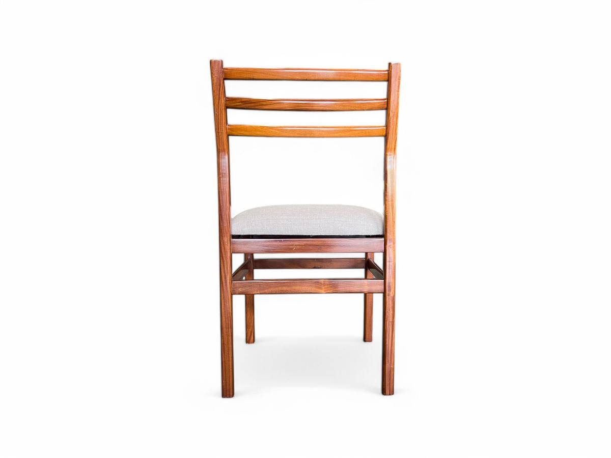 20ième siècle Ensemble de 8 chaises en bois et lin de Caviuna, Alexandre Rapoport, Brésil, années 1960 en vente