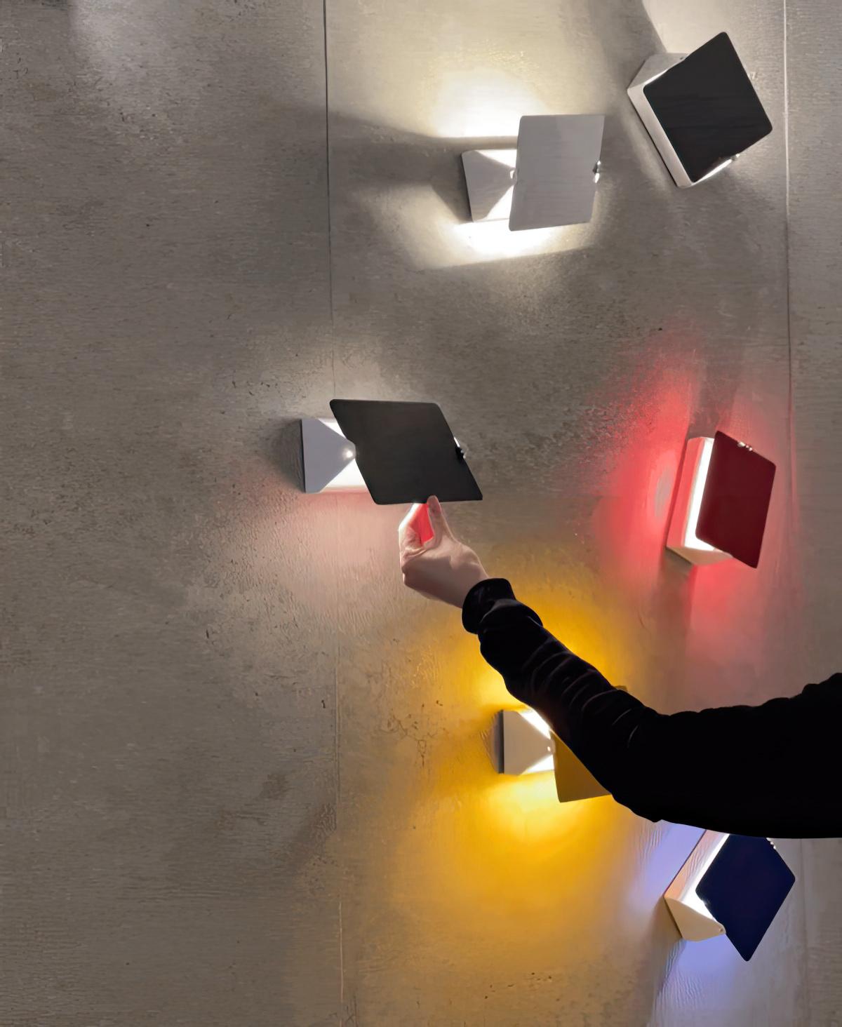 Metallo Set di 8 lampade da parete rosse e nere di Charlotte Perriand 