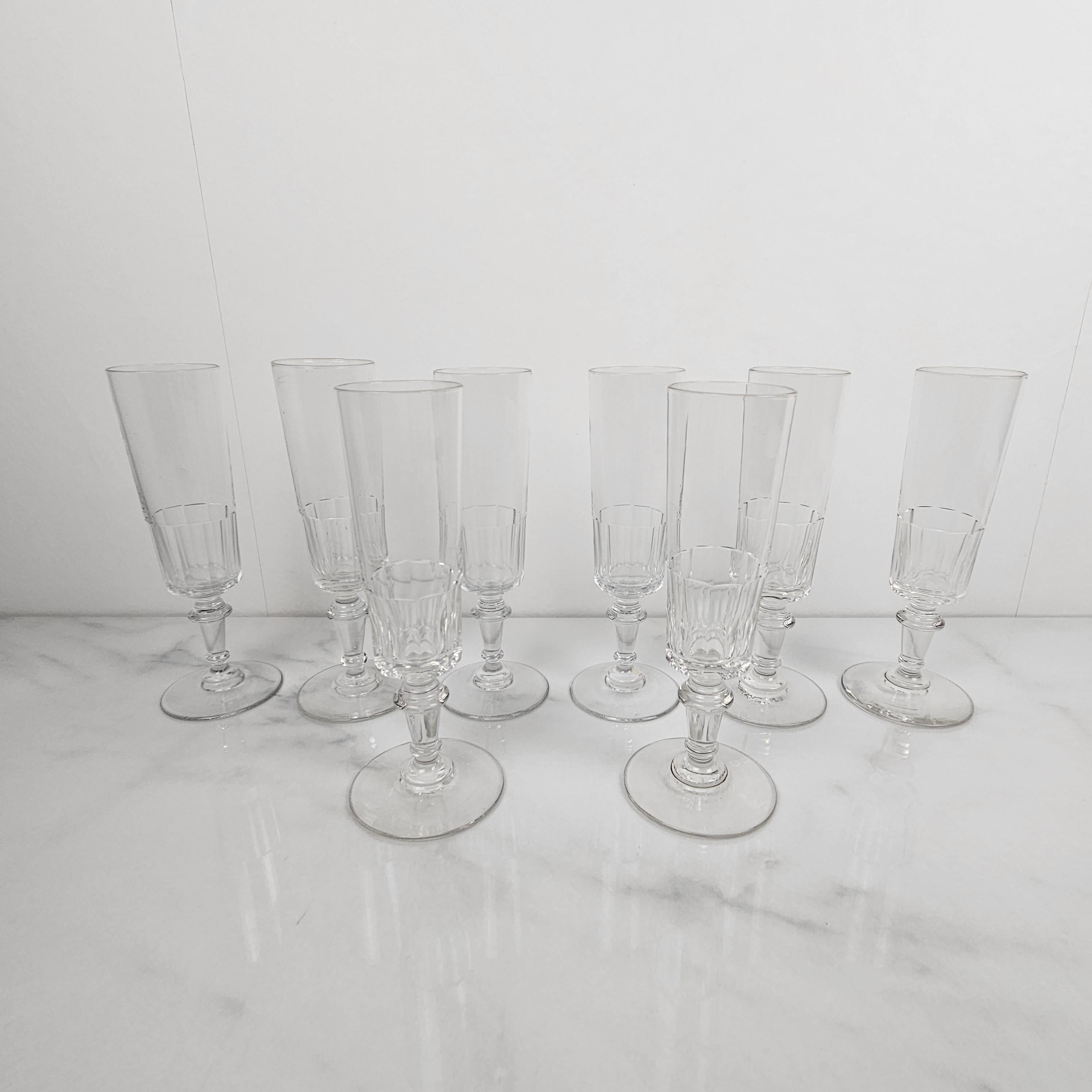 Belle Époque Set of 8 Charming French Hand-Blown Champagne Flutes, circa 1880 For Sale