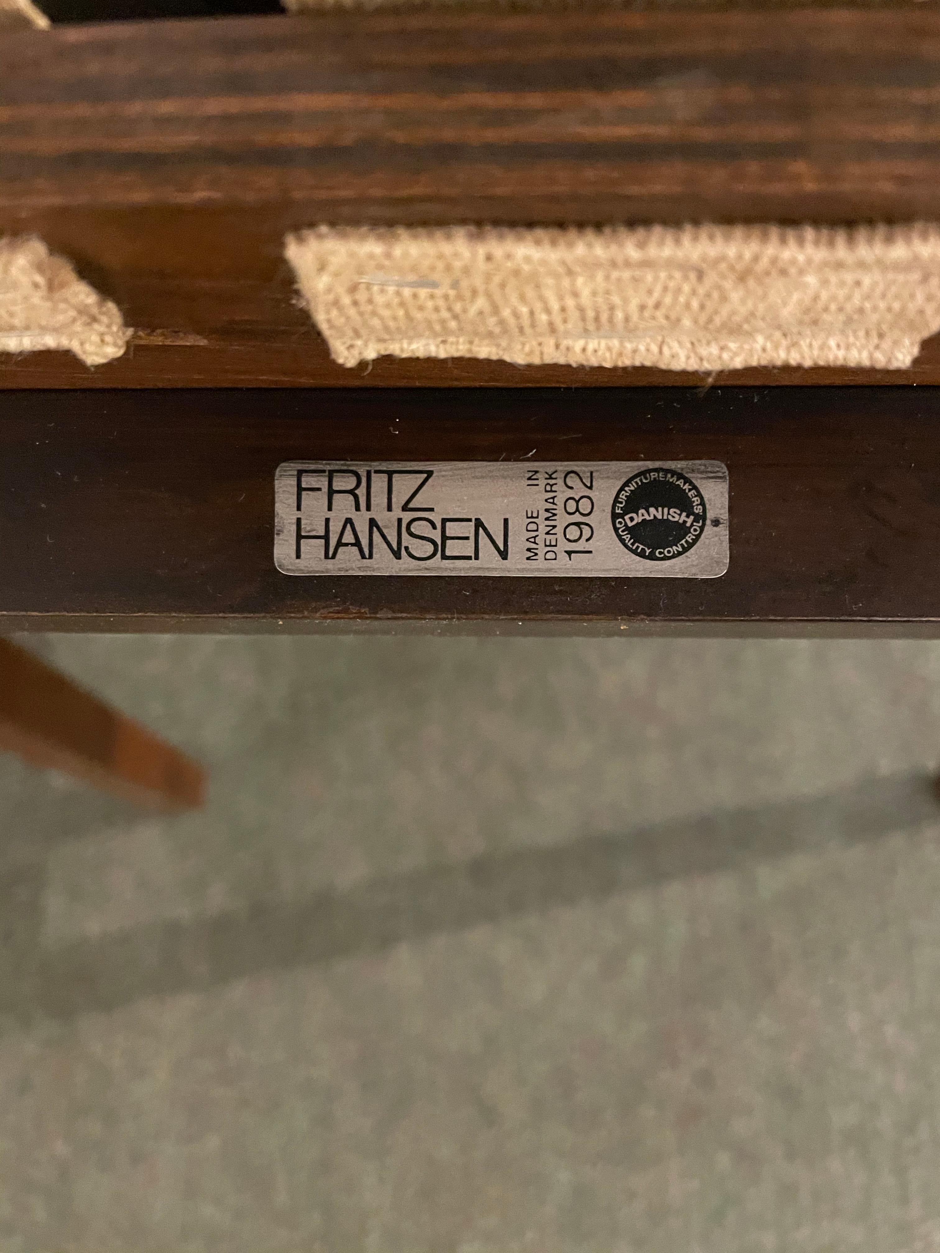 Satz von 4 „China-Stühlen“ für Fritz Hansen von Hans Wegner im Angebot 13