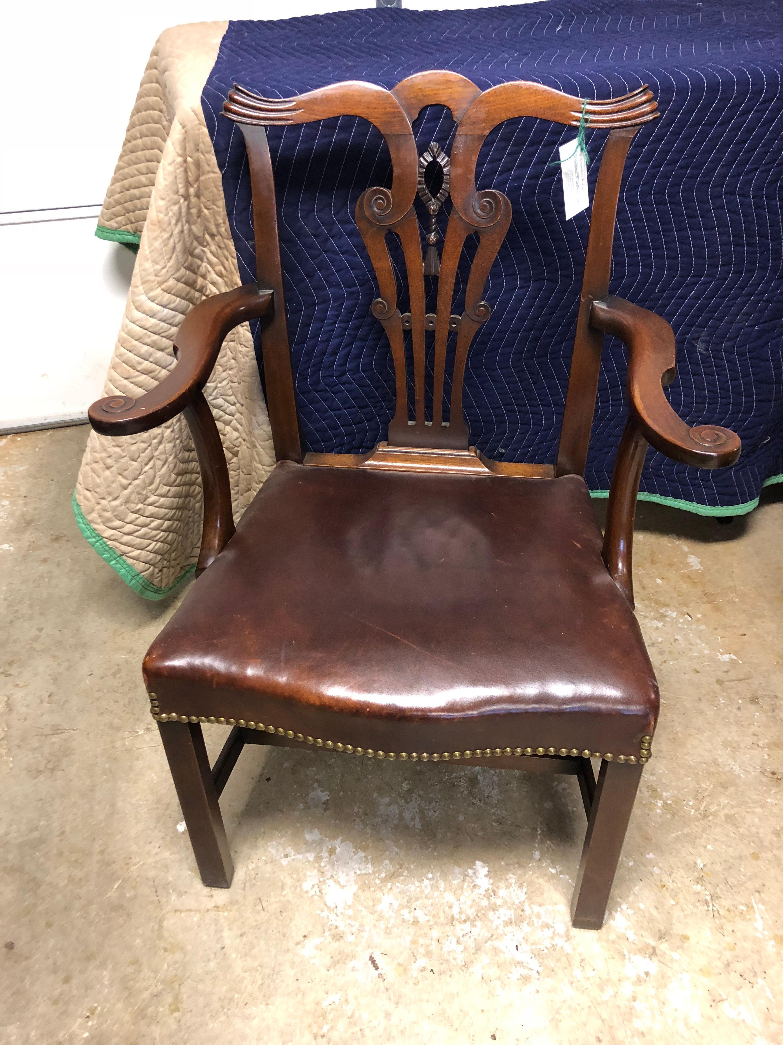 American Set of 8 Chippendale Style Dining Chairs in Mahogany with Leather Seats