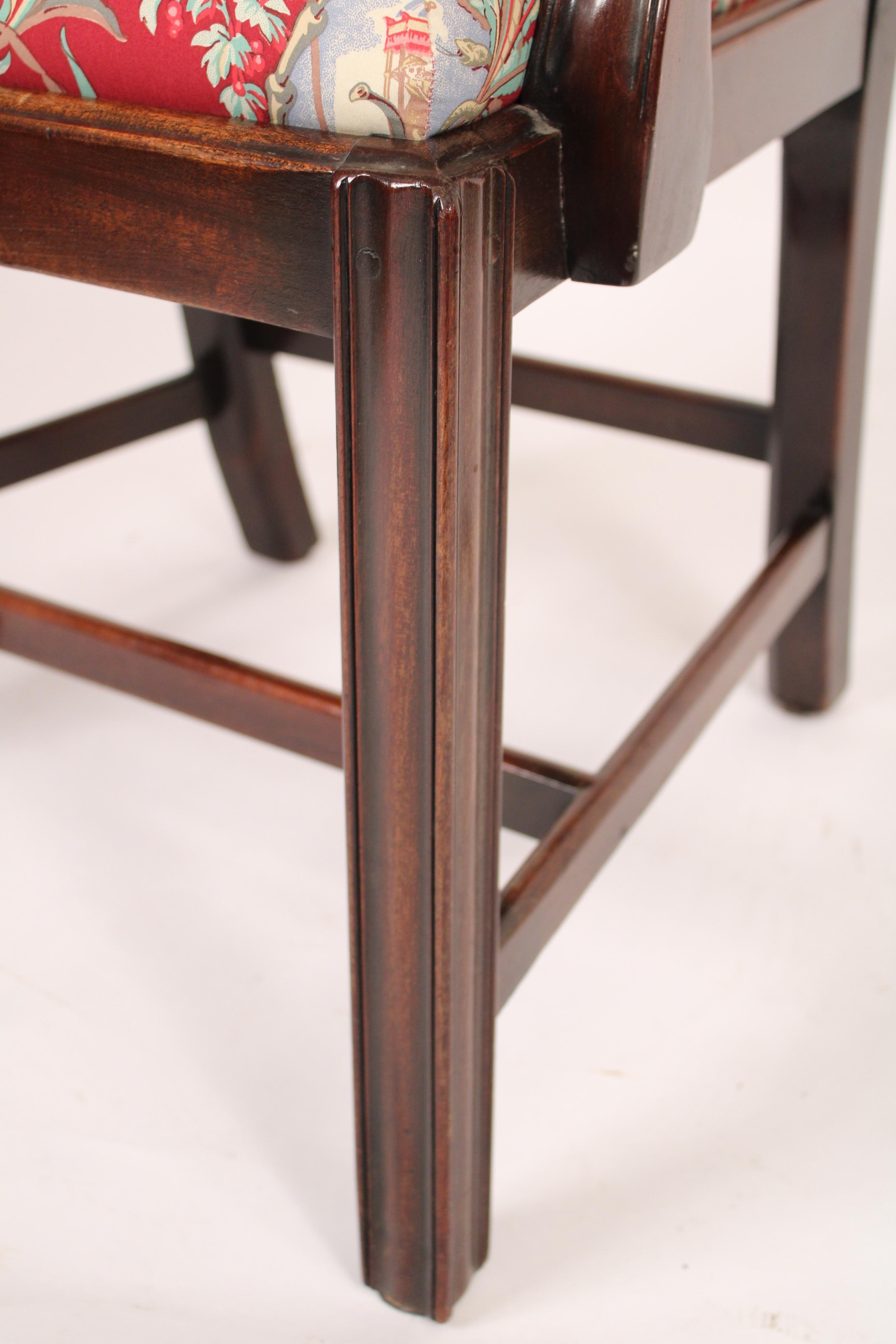 Set of 8 Chippendale style Mahogany Dining Room Chairs For Sale 6