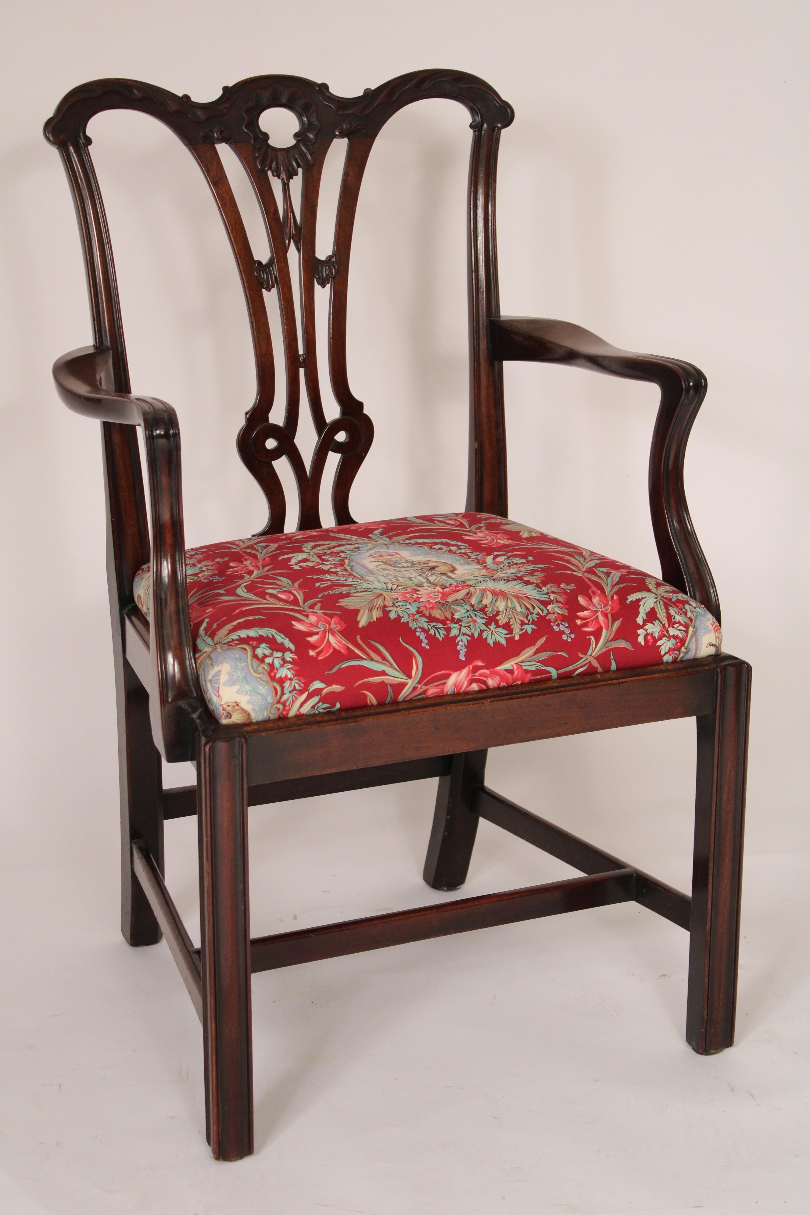 English Set of 8 Chippendale style Mahogany Dining Room Chairs For Sale