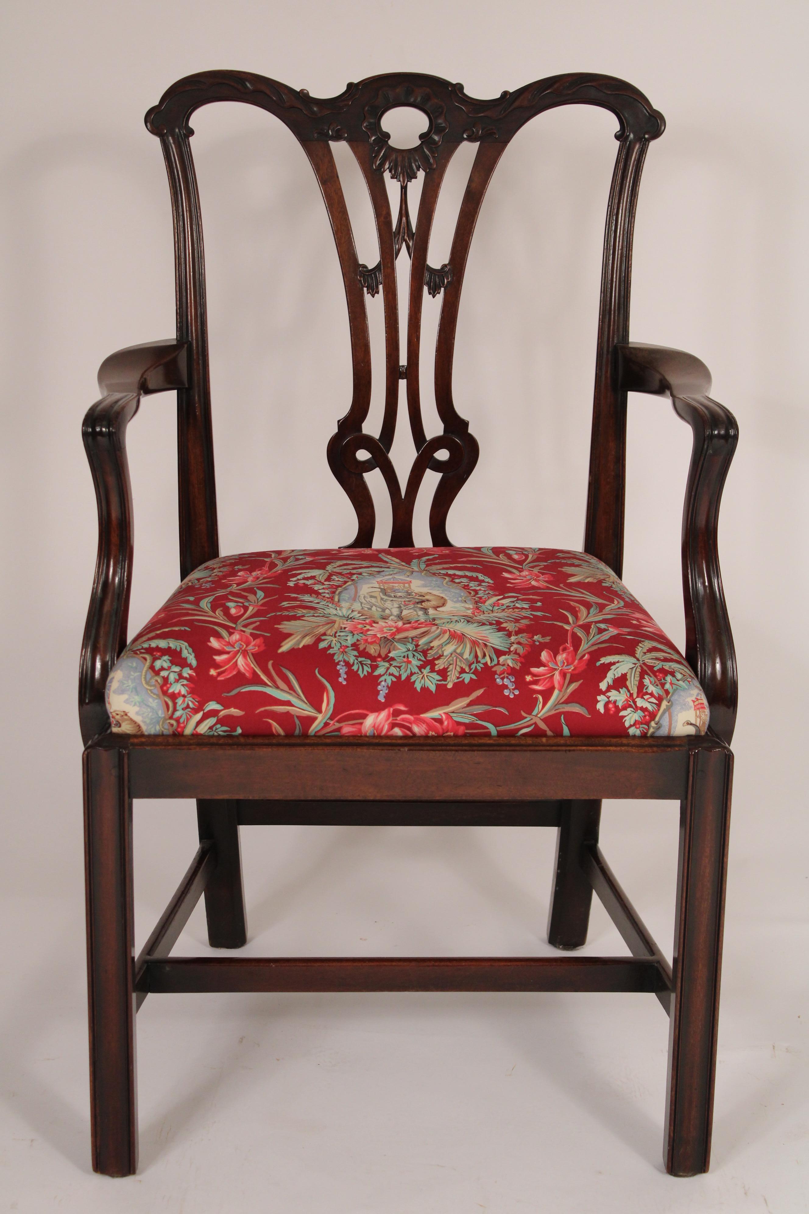 Set of 8 Chippendale style Mahogany Dining Room Chairs In Good Condition For Sale In Laguna Beach, CA