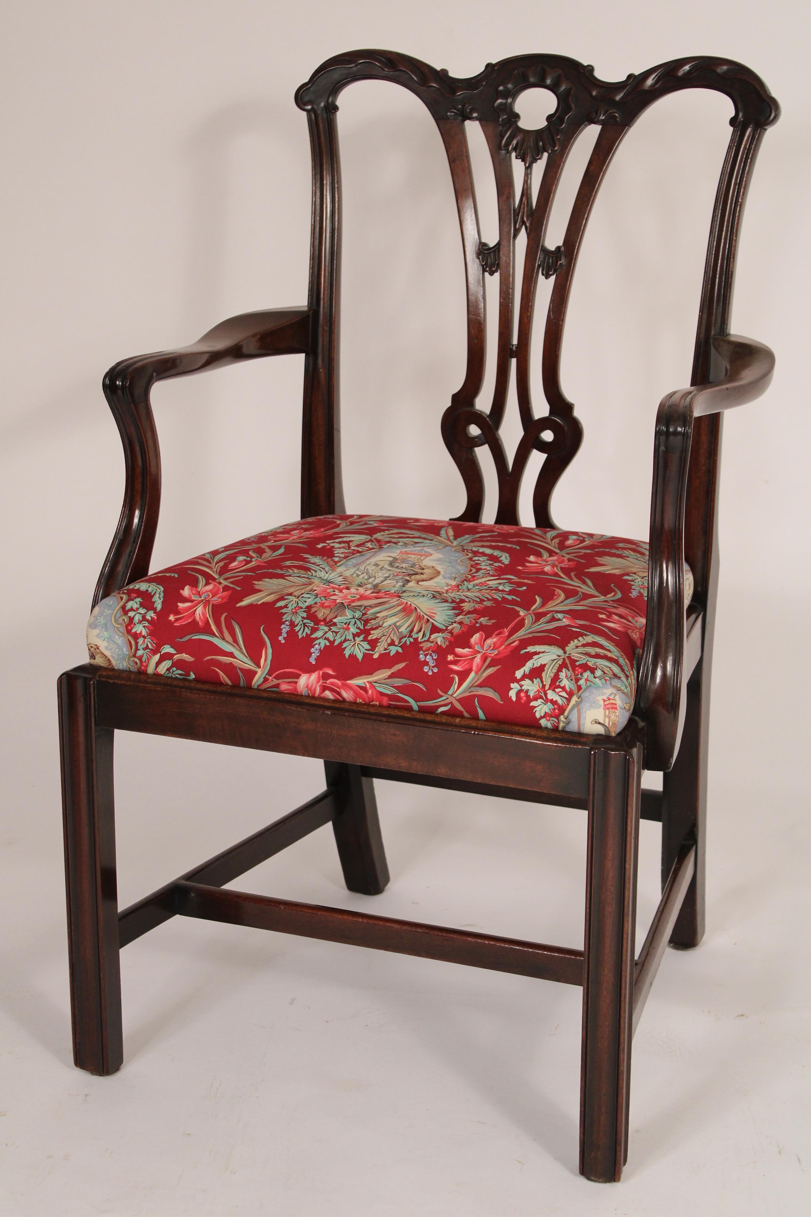 Début du 20ème siècle Ensemble de 8 chaises de salle à manger en acajou de style Chippendale en vente