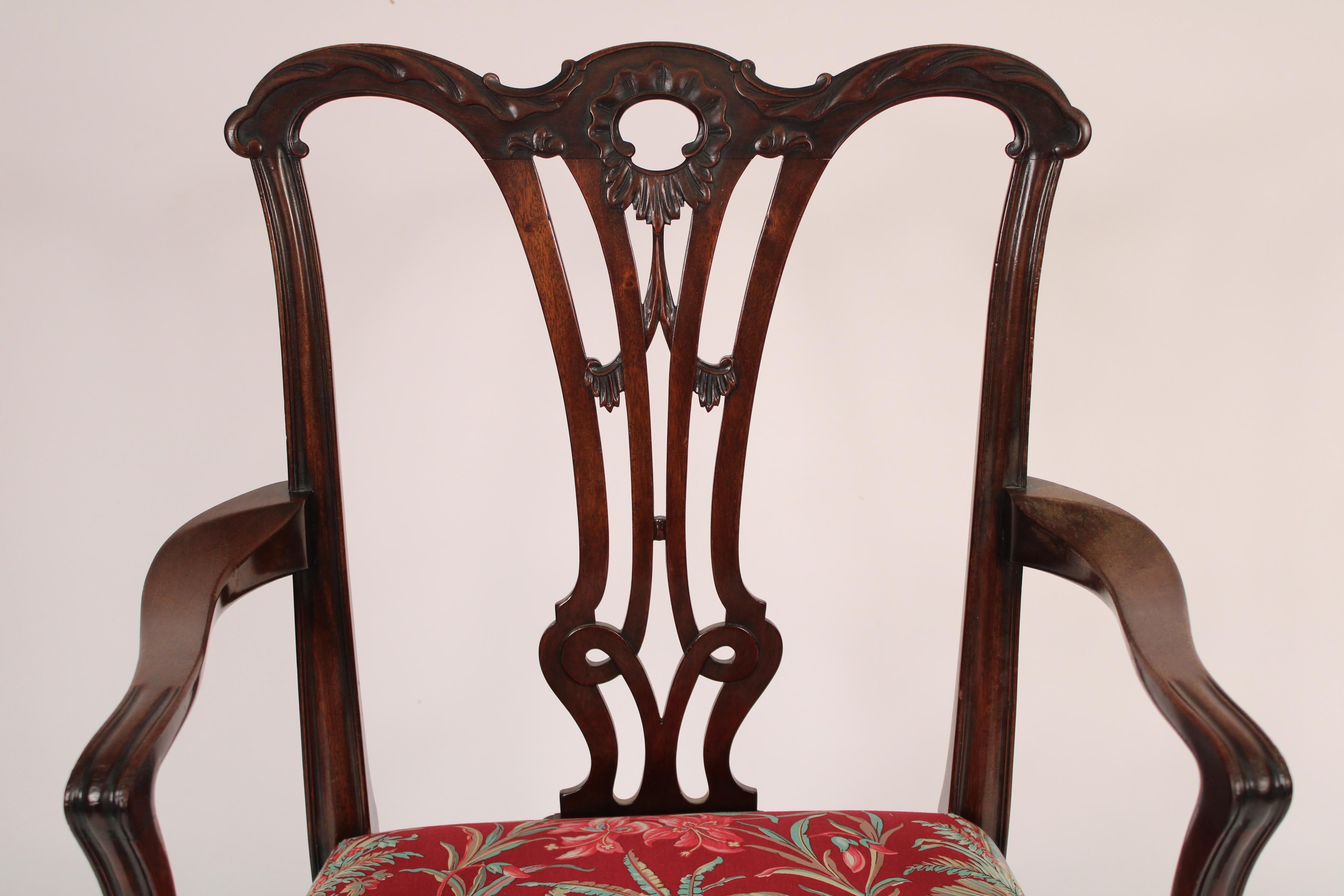 Set of 8 Chippendale style Mahogany Dining Room Chairs For Sale 2