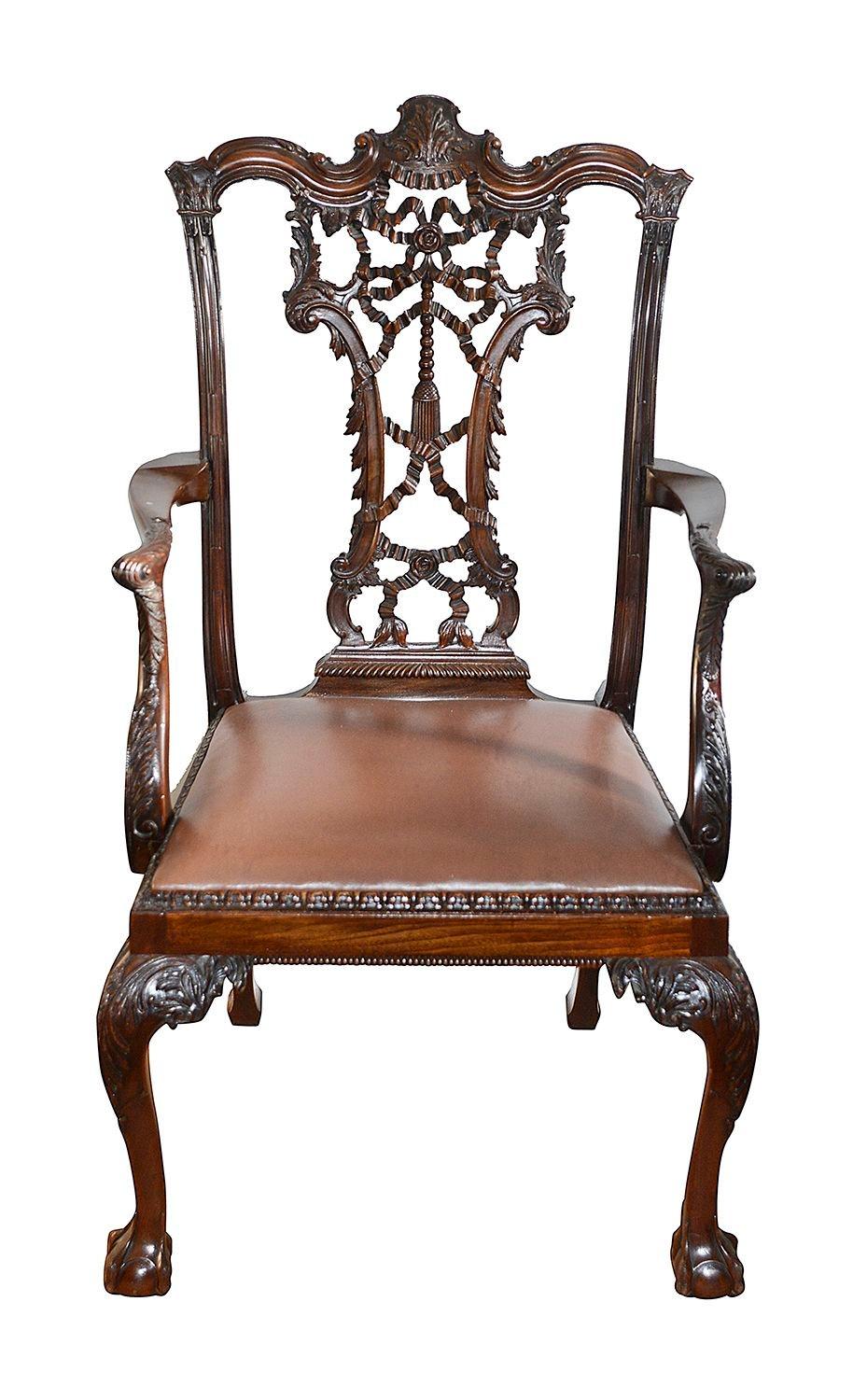 Satz von 8 Mahagoni-Esszimmerstühlen im Chippendale-Stil mit Bandrücken, um 1880 (Englisch) im Angebot