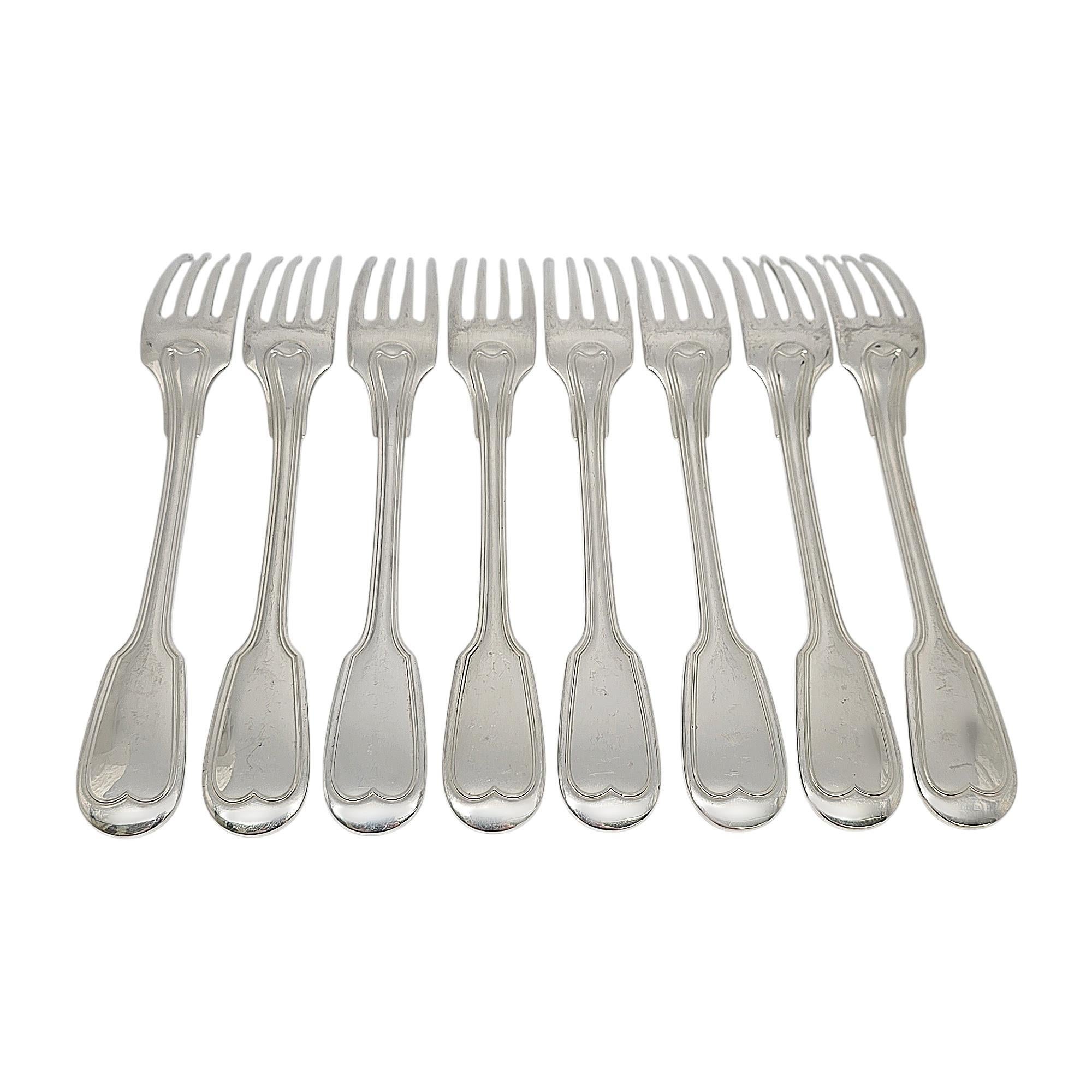 Set di 8 forchette in argento sterling con motivo Chinon di Christofle France.

Il modello Chinon è stato in produzione dal 1991 al 2018. Presenta un classico manico a forma di violino. La B del marchio Minerva fa risalire questo articolo a un