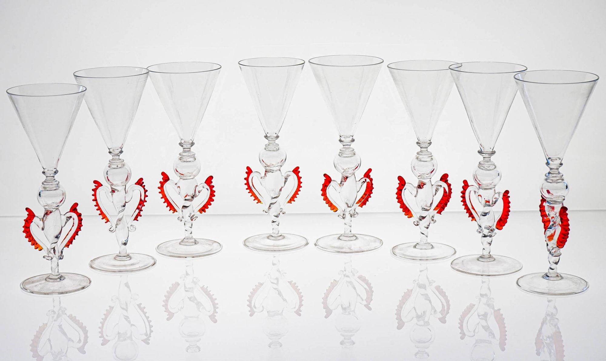 Mid-Century Modern Set of 8 Classic Cenedese Murano Glass Goblets Tipetti, clear with red accents For Sale