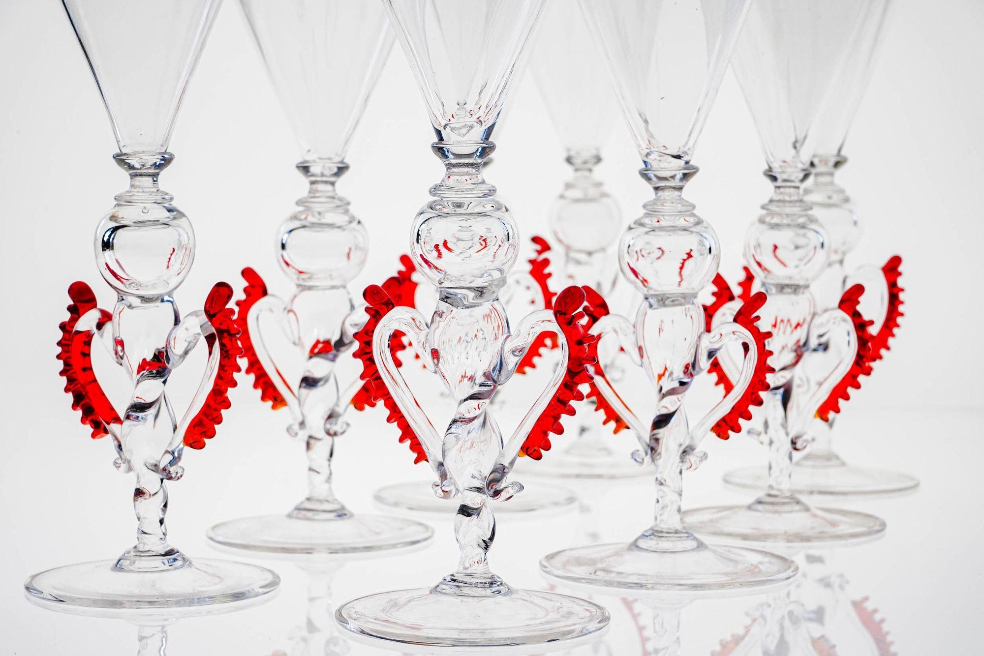 Set of 8 Classic Cenedese Murano Glass Goblets Tipetti, clear with red accents In Excellent Condition For Sale In Tavarnelle val di Pesa, Florence
