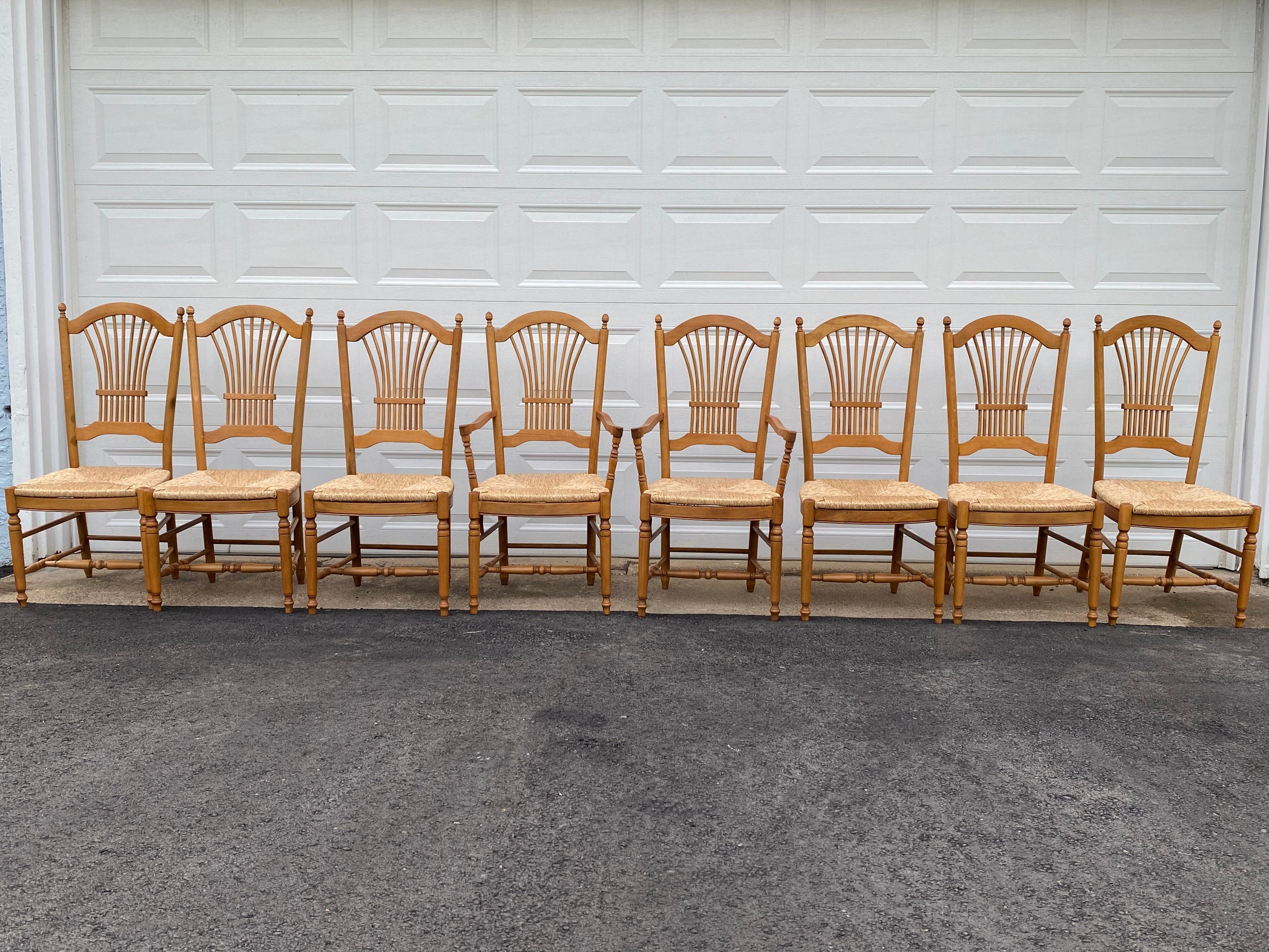 Set of 8 Classic Vintage French Wheat Sheaf Motif Dining Chairs with Rush Seats In Good Condition In Hopewell, NJ