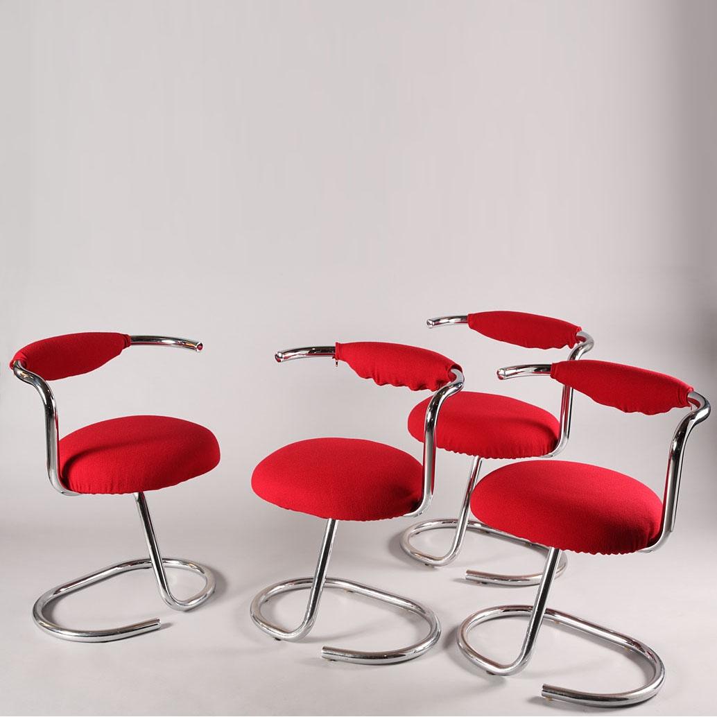 Set of 8 cobra chairs by Giotto Stoppino (1926-2011), a prolific Italian designer and architect, who created the Maia chair (1969), the Bino lamp (1969) and the Alessia chair (1970). The cobra chair was designed in the 1970s. It feature a chromed