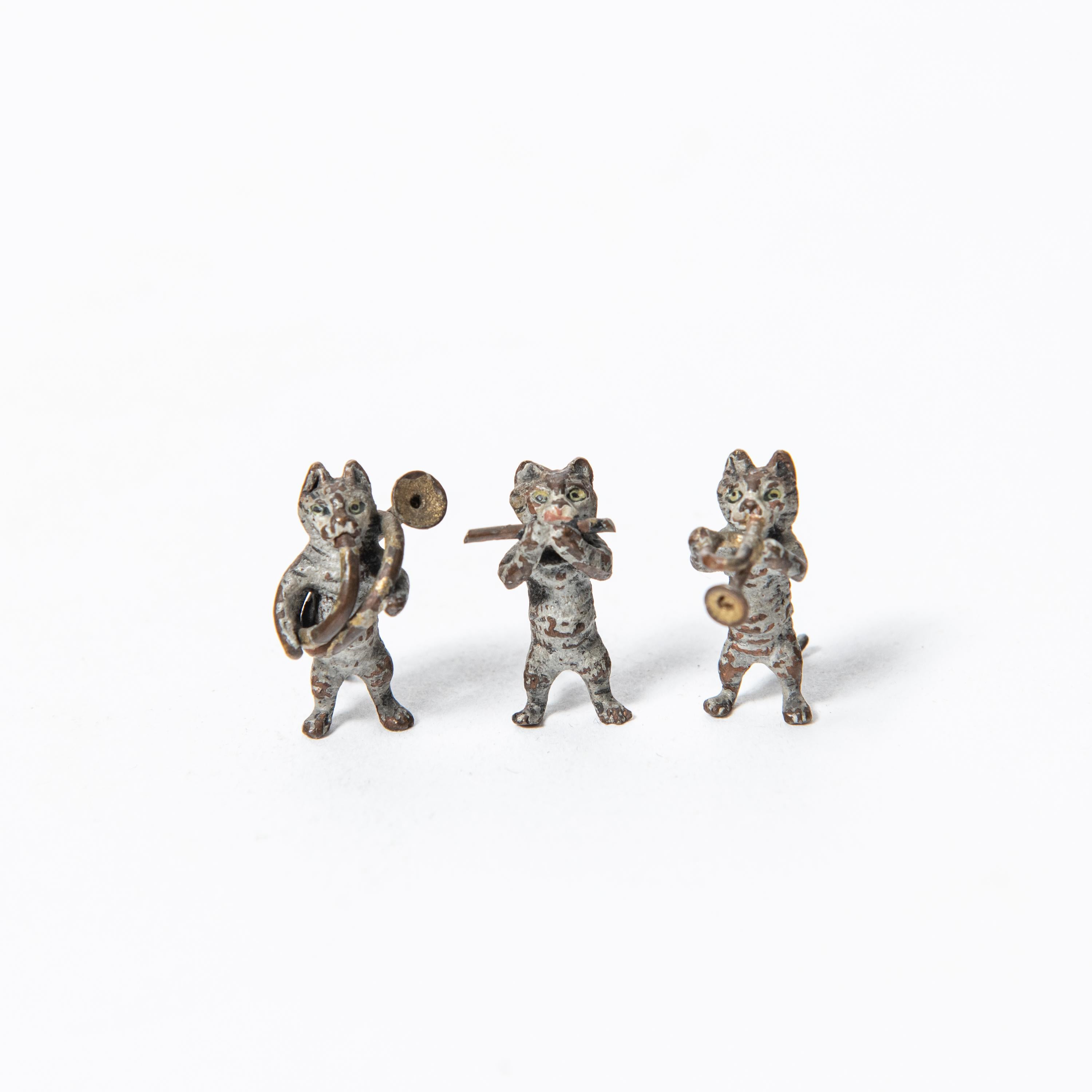 Austrian Set of 8 Cold-painted bronze cat band sculpture attributed to Franz Bergmann  For Sale