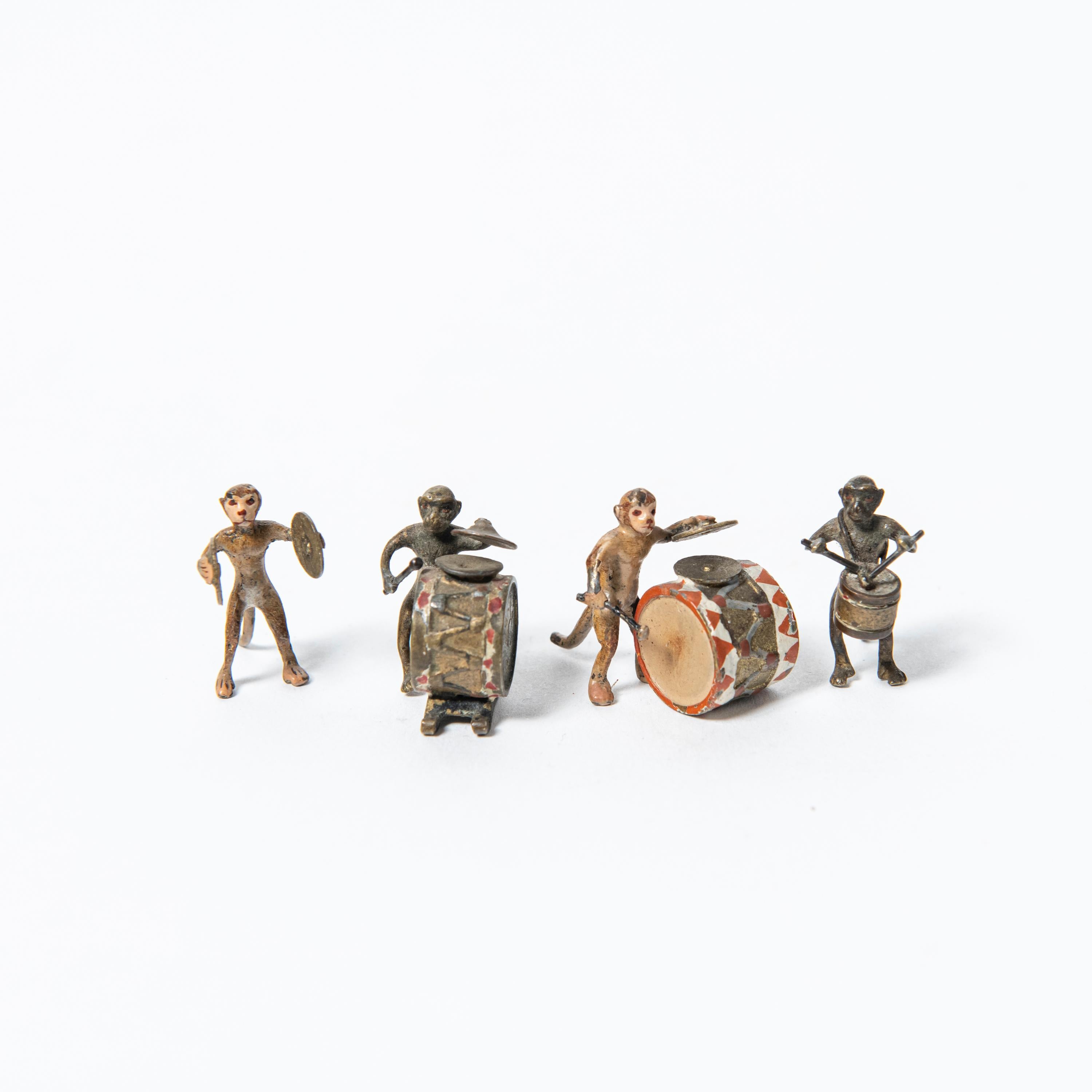 Set of 8 Cold-painted bronze monkeys band sculpture attributed to Franz Bergmann. Austria, early 20th century.