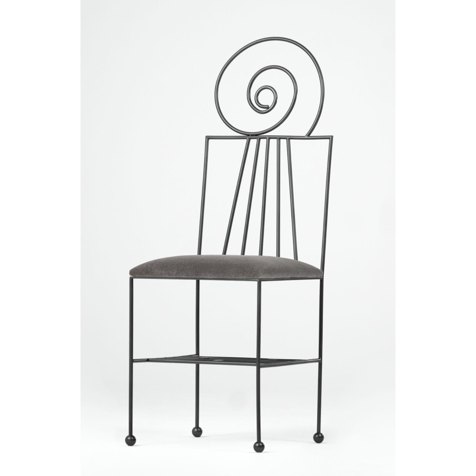 Satz von 8 Collezione Surrealista-Stühlen mit Kissen von Qvinto Studio im Angebot 4
