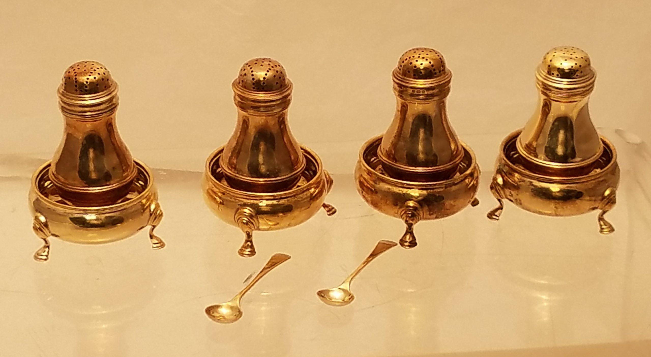 Georgian Set of 8 Comyns 1927 Gilt English Sterling Silver Shakers and Condiment Dishes For Sale