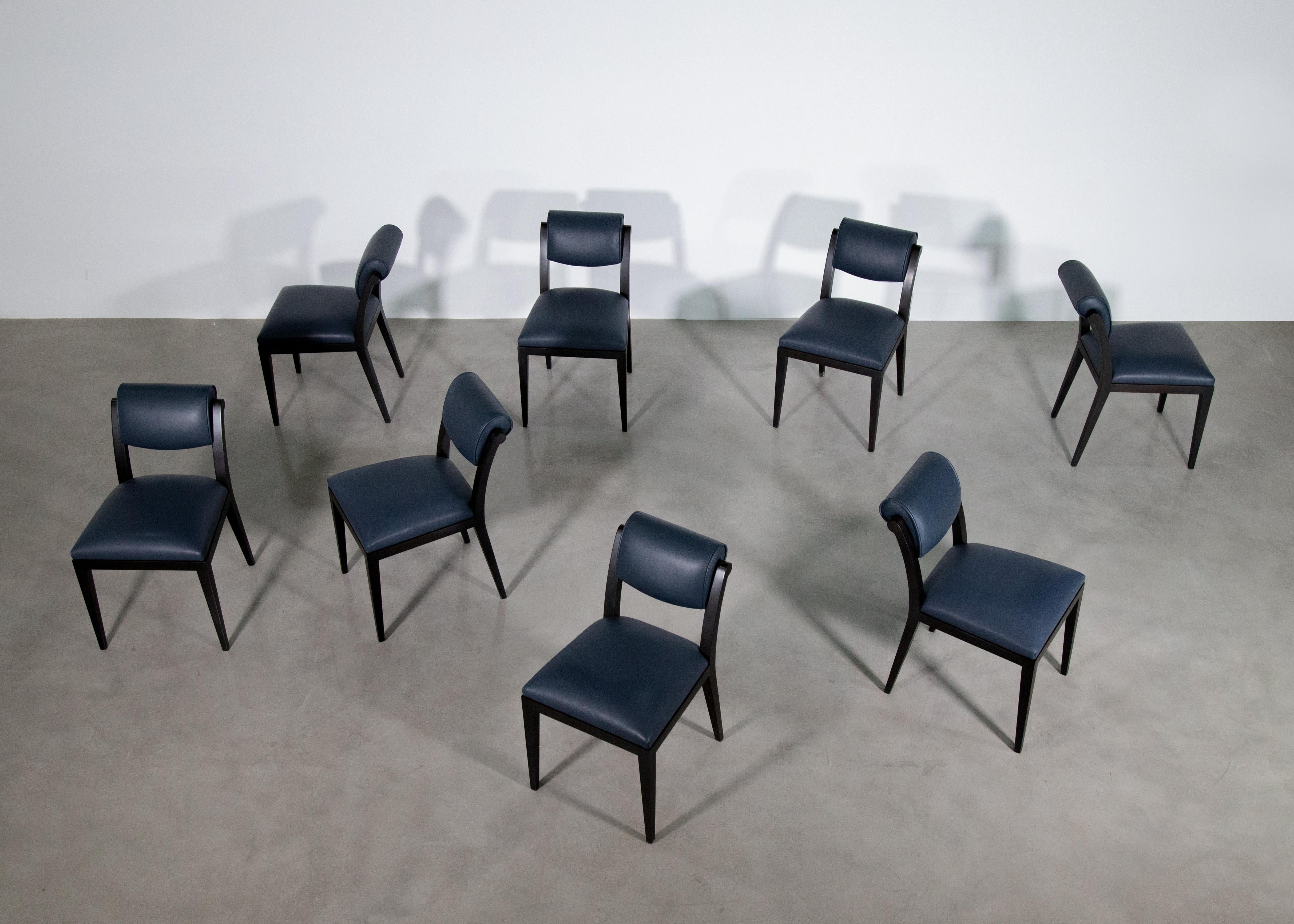 Art déco Ensemble de 8 chaises de salle à manger en cuir de style Art Déco contemporain, Gianni par Costantini en vente