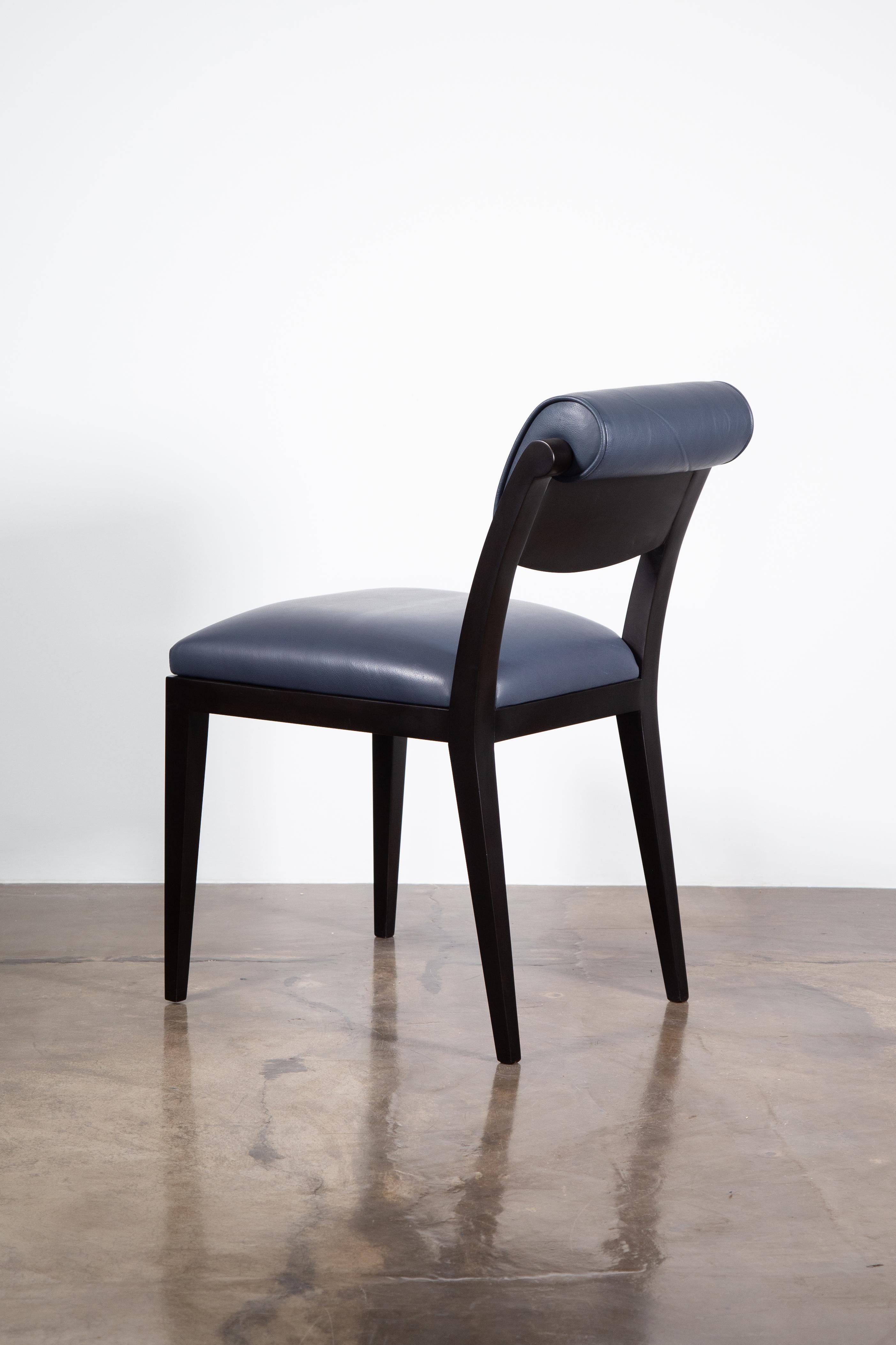 Cuir Ensemble de 8 chaises de salle à manger en cuir de style Art Déco contemporain, Gianni par Costantini en vente