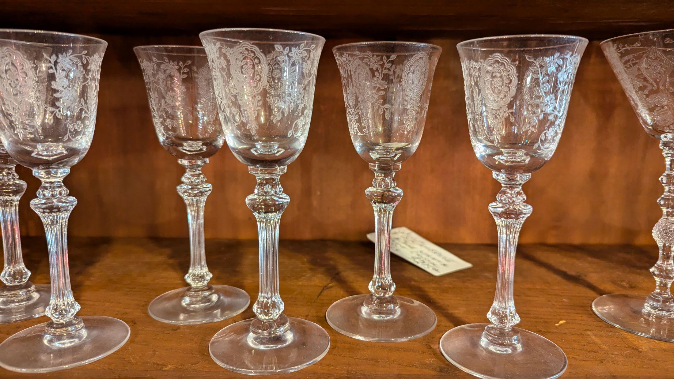 Americano Set di 8 bicchieri da cordiale di Tiffin, anni '30 in vendita