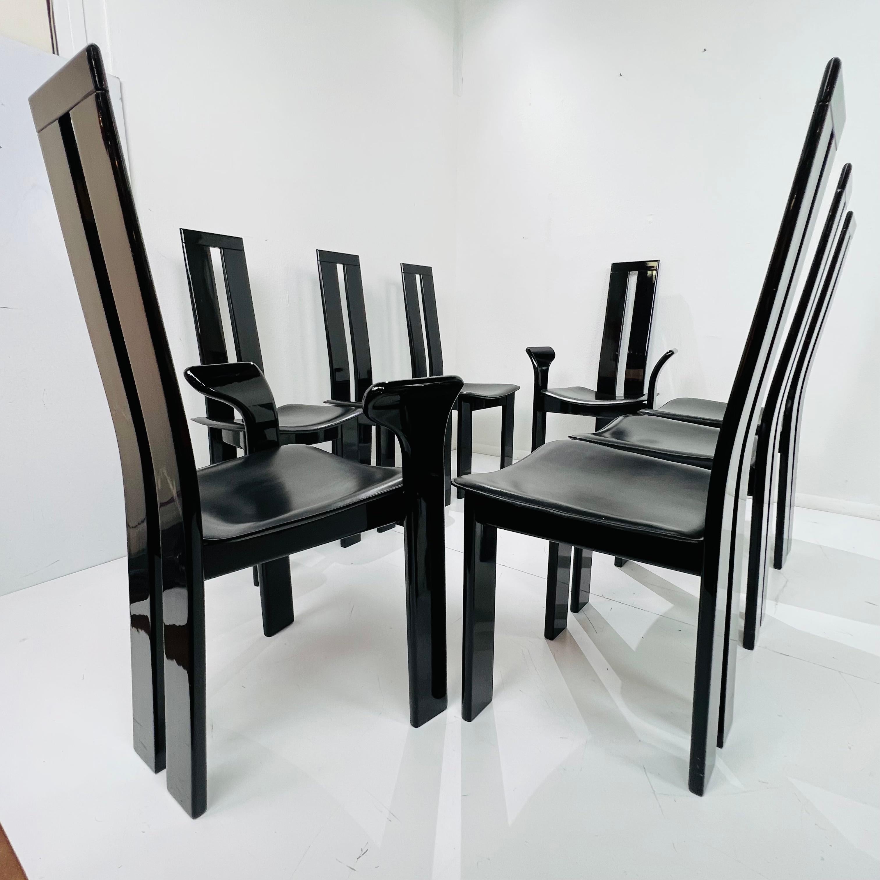 Postmoderne Ensemble de 8 chaises de salle à manger laquées Costantini