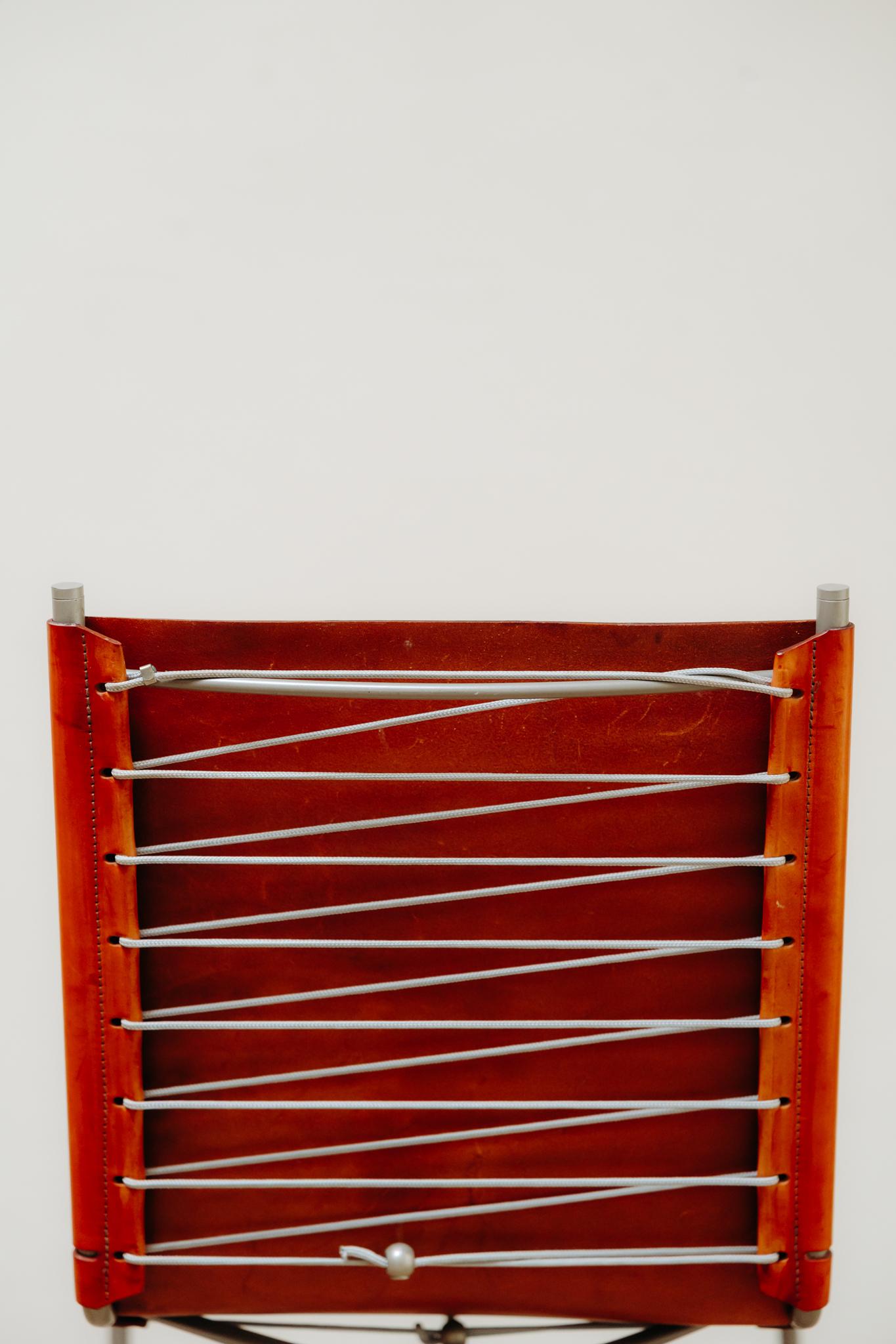 8 stühle mit gekreuzten beinen aus rotem leder von Fabian Van Severen im Angebot 4