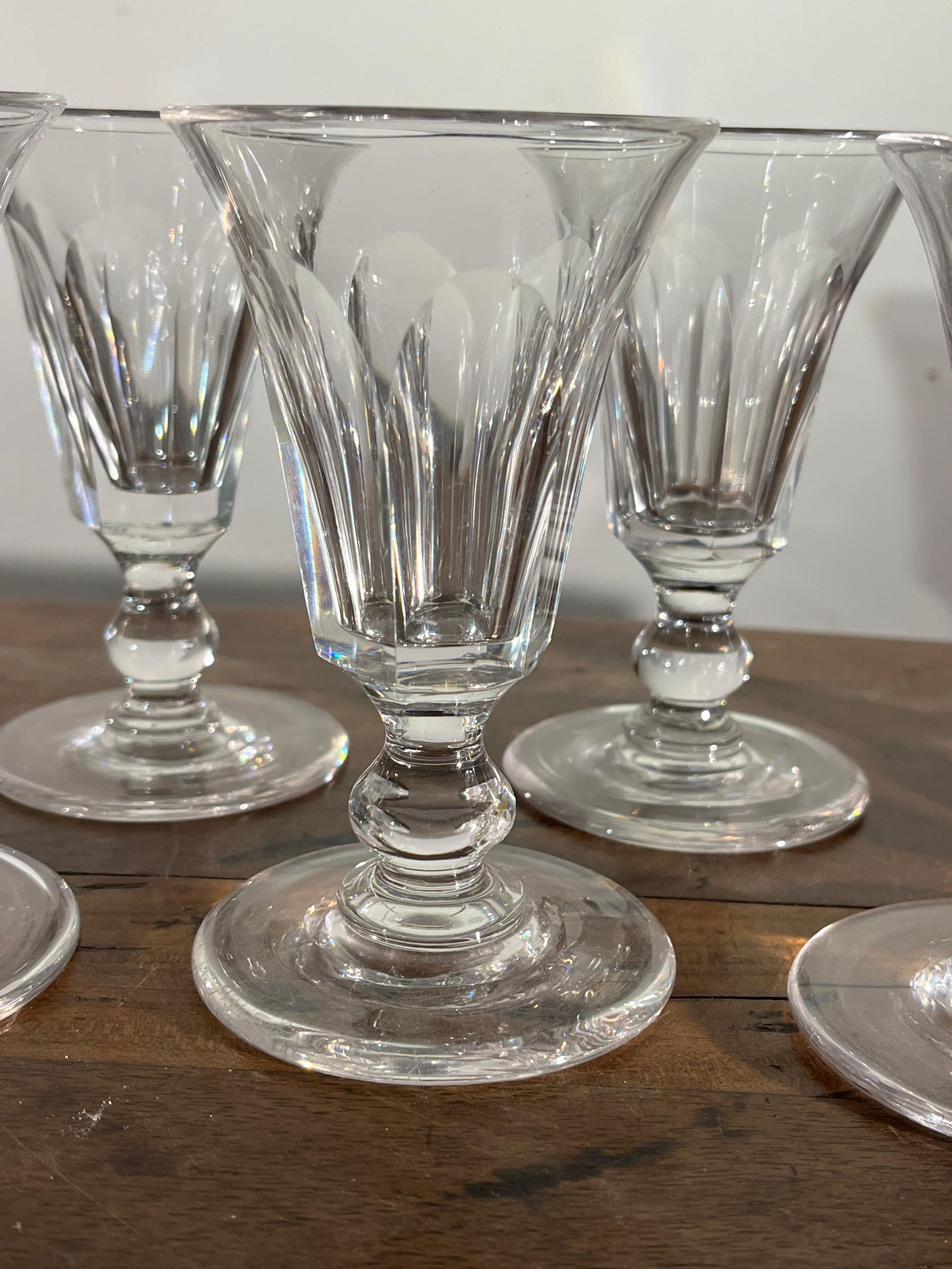 Charles X Ensemble de 8 verres à cherry en cristal, Saint-Louis en vente
