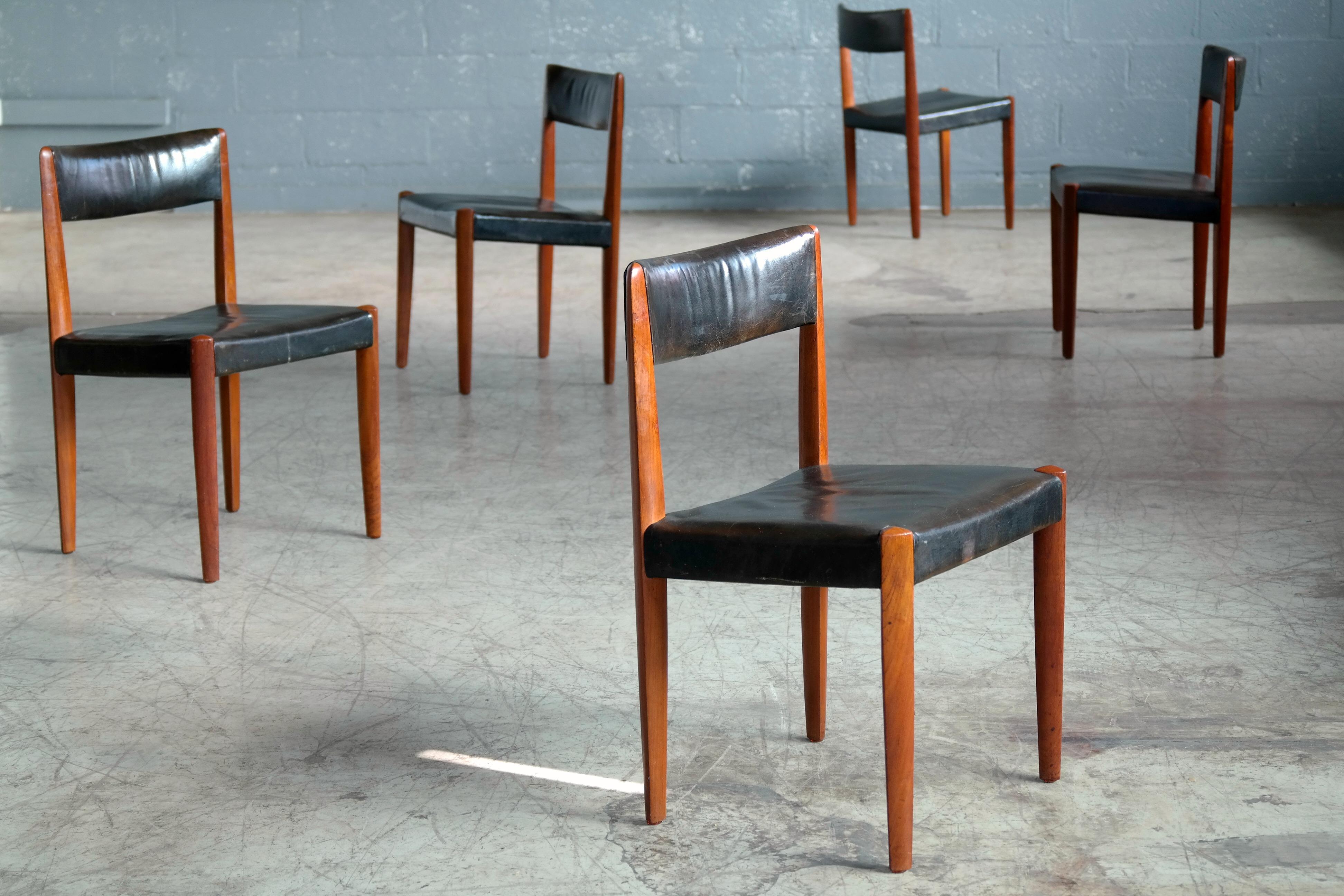 Mid-Century Modern Set of 8 Danish 1950s Dining Chairs of Teak and Leather by Fritz Hansen