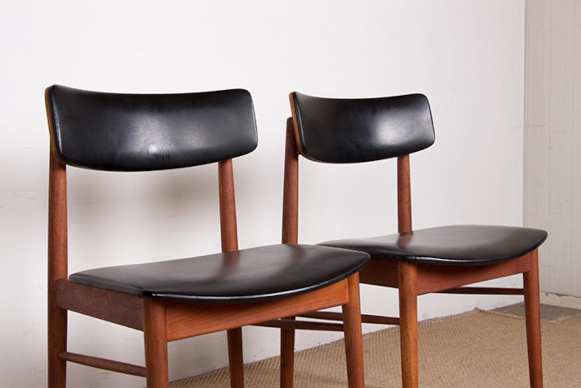 Set di 8 sedie danesi in teak, similpelle nera e ottone, Sven Chrobat/Sax. in vendita 11