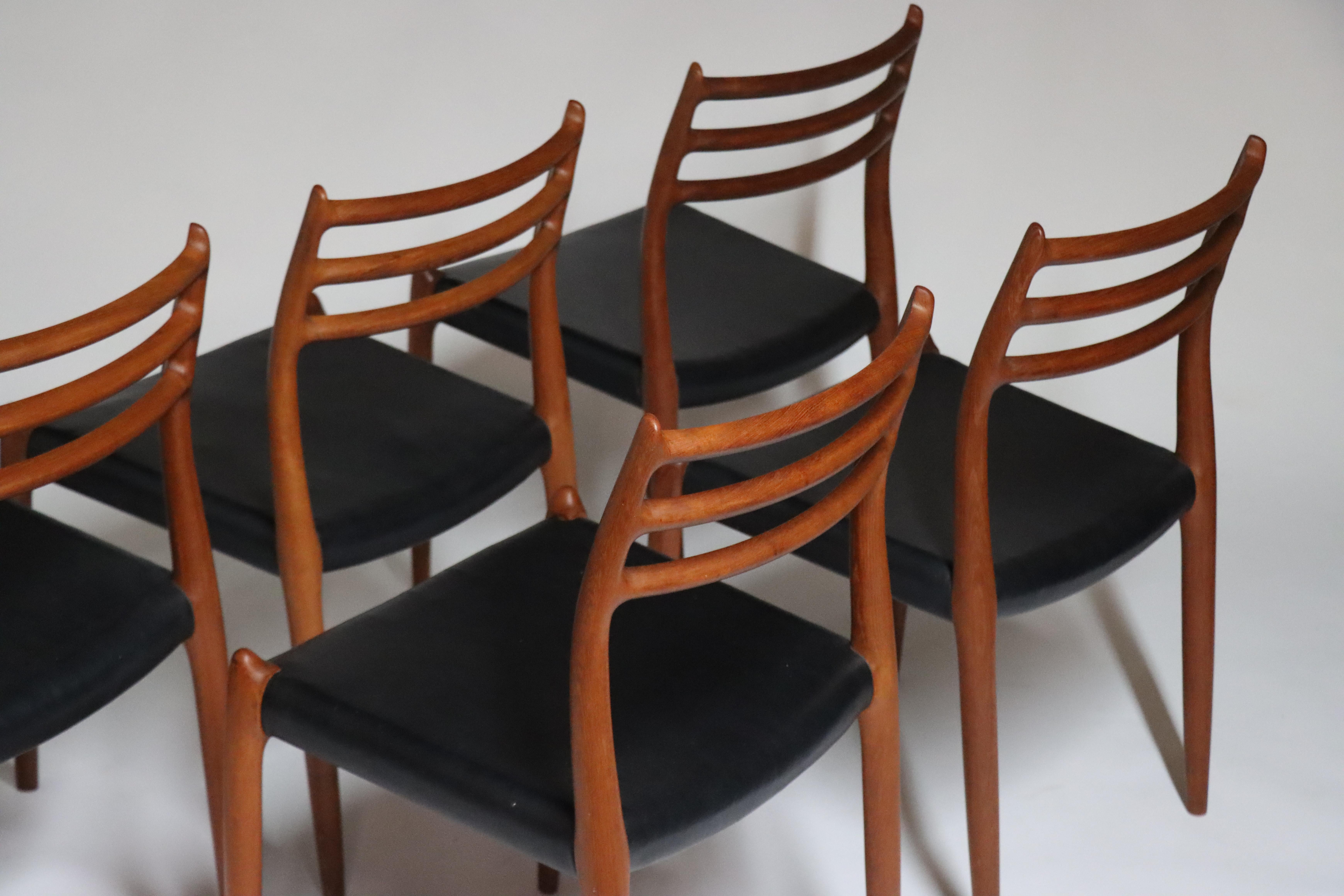 Mid-Century Modern Ensemble de 8 chaises de salle à manger danoises par Neils O. Møller, modèle 78 en teck, milieu de siècle en vente