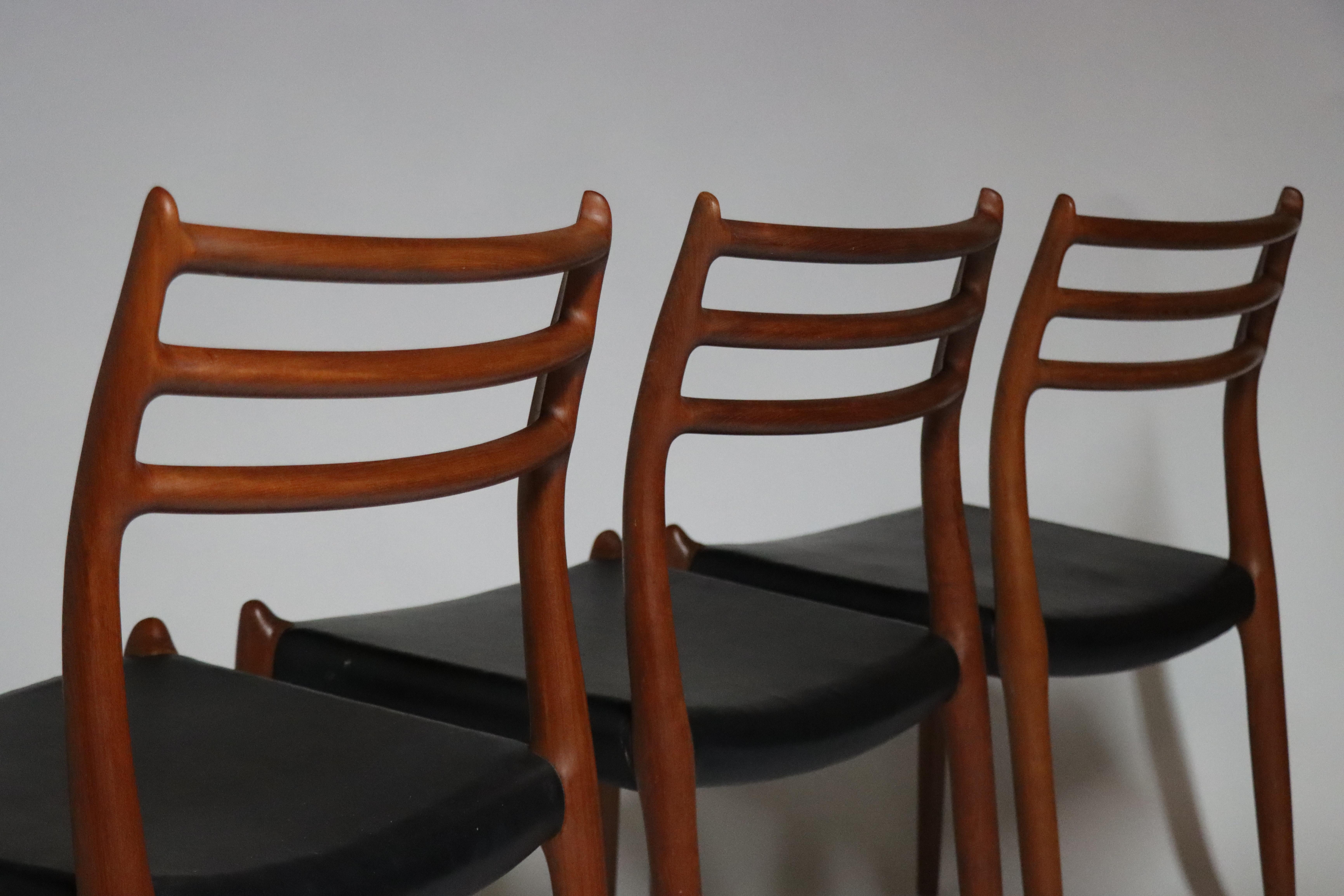 Ensemble de 8 chaises de salle à manger danoises par Neils O. Møller, modèle 78 en teck, milieu de siècle Bon état - En vente à Round Rock, TX
