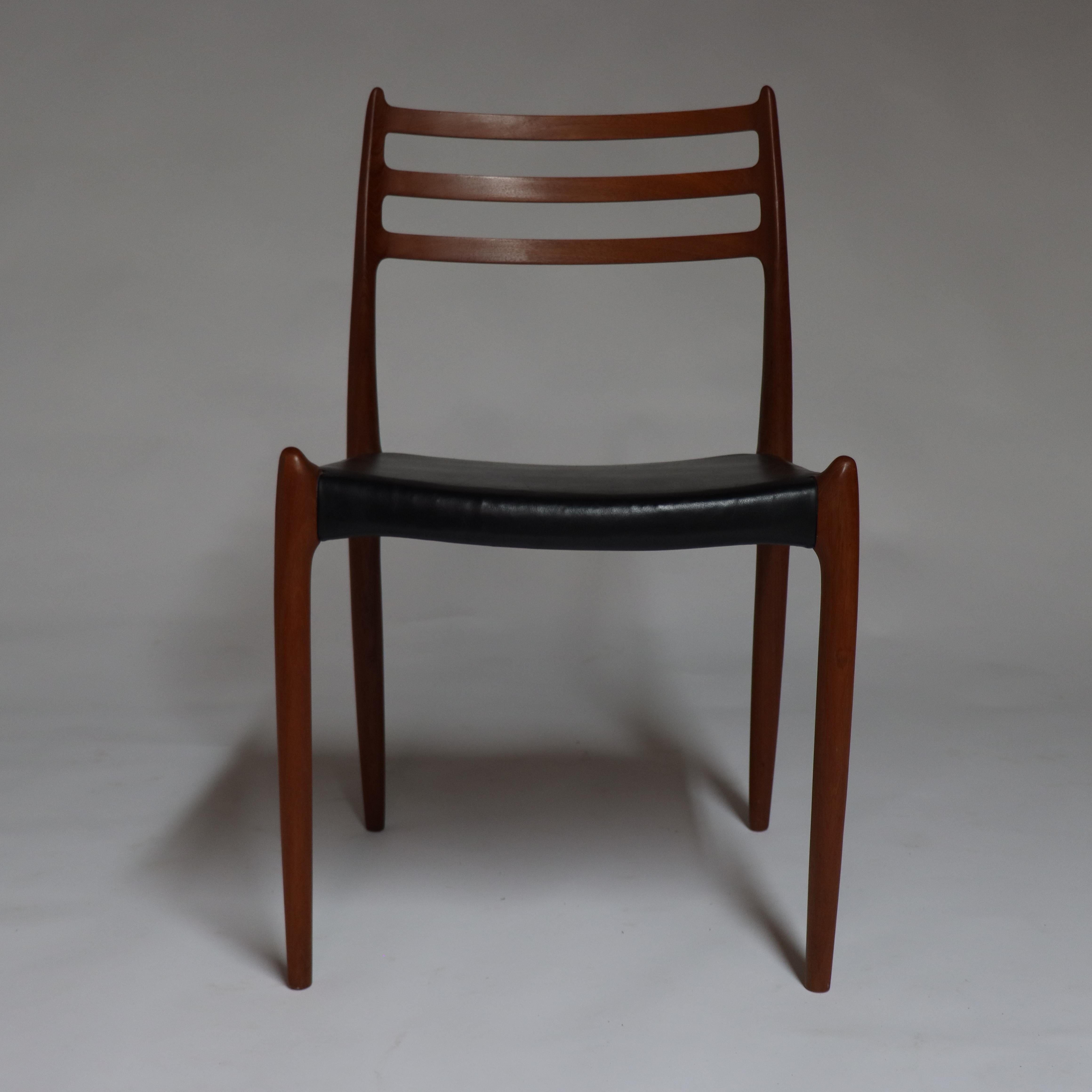Tissu d'ameublement Ensemble de 8 chaises de salle à manger danoises par Neils O. Møller, modèle 78 en teck, milieu de siècle en vente