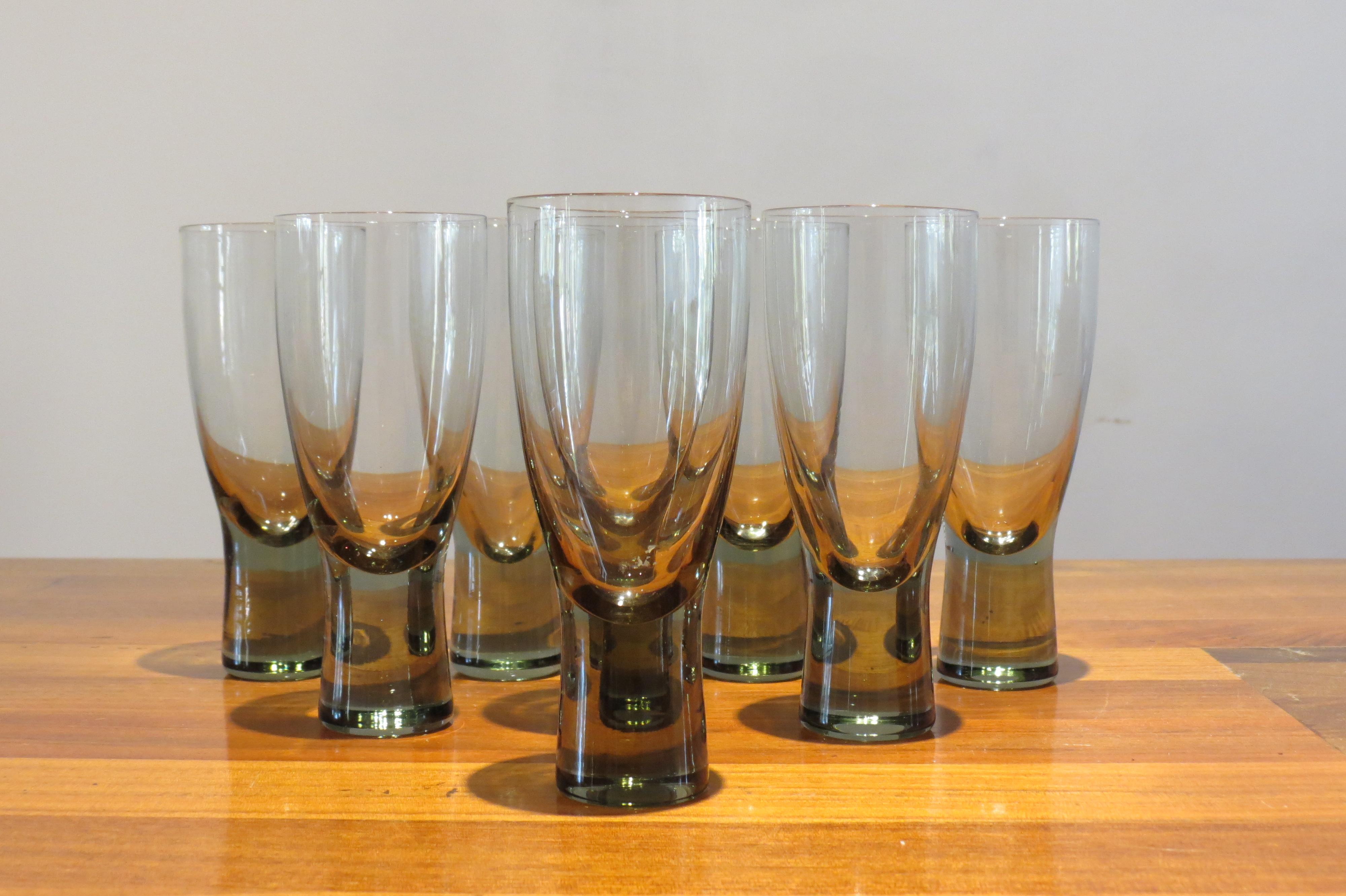 A set of eight vintage Holmegaard glasses.
Designed by Per Lutken, model Canada, 1950s.
Smoked glass.
Good condition.
Measures: 13.5 cm, tall 5.5cm diameter widest point
St925.

  