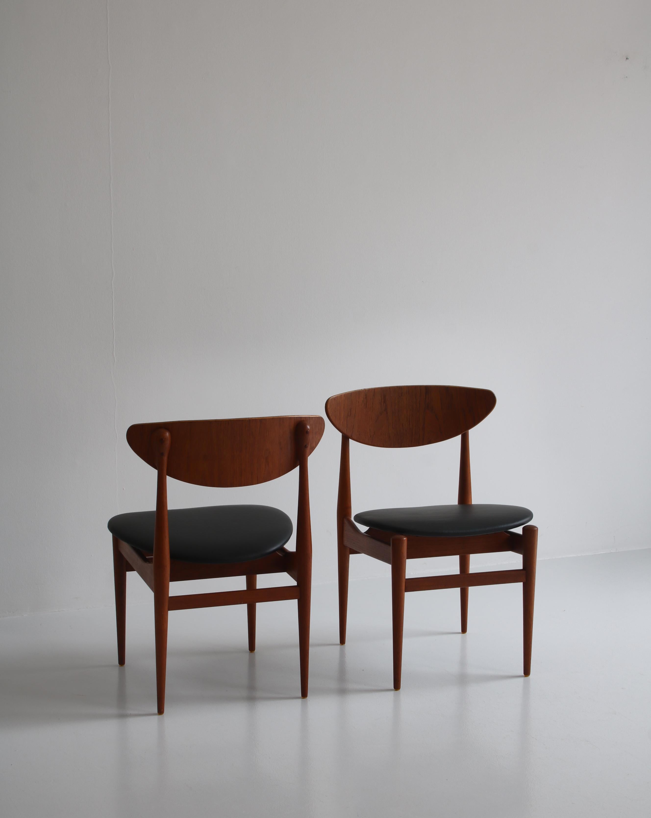 Scandinavian Modern Set of 8 Danish Modern Dining Chairs Teak and Black Leather by Inge Rubino, 1963