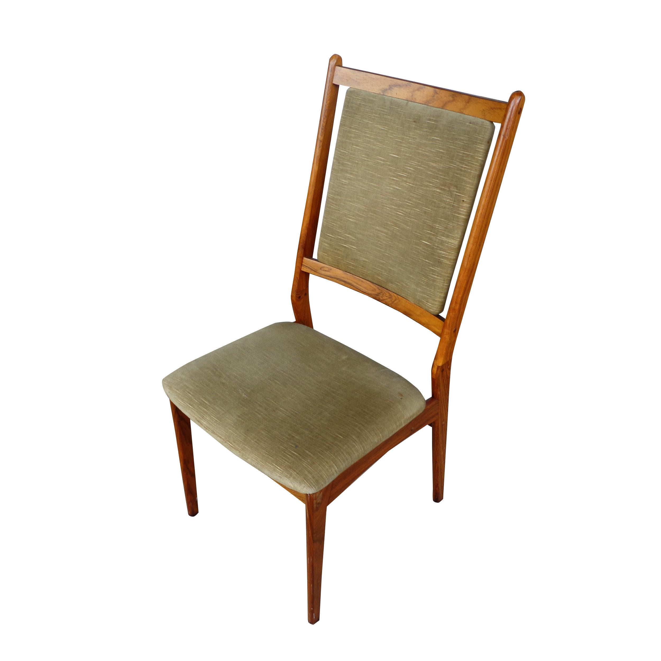 Set of 8 Danish Modern Spottrup Dining Chairs in Rosewood In Distressed Condition In Pasadena, TX